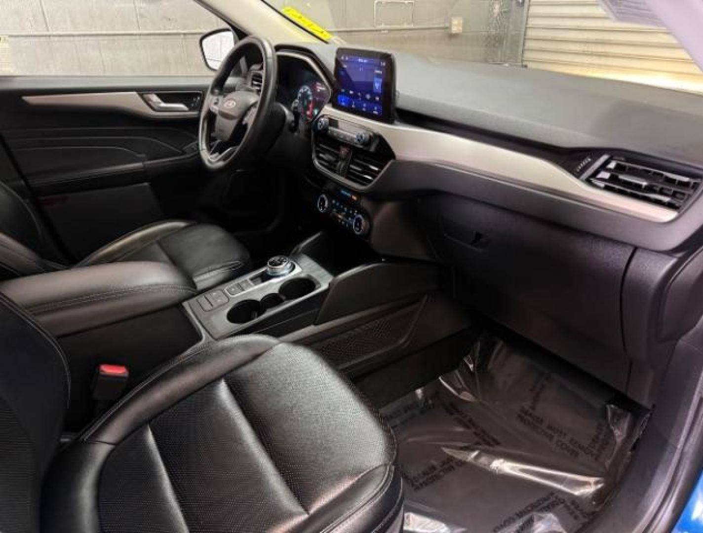 2022 BLUE Ford Escape (1FMCU9H60NU) , Automatic 8-Spd transmission, located at 412 Auto Vista Drive, Palmdale, 93551, (661) 945-0620, 34.592636, -118.136681 - Photo#26