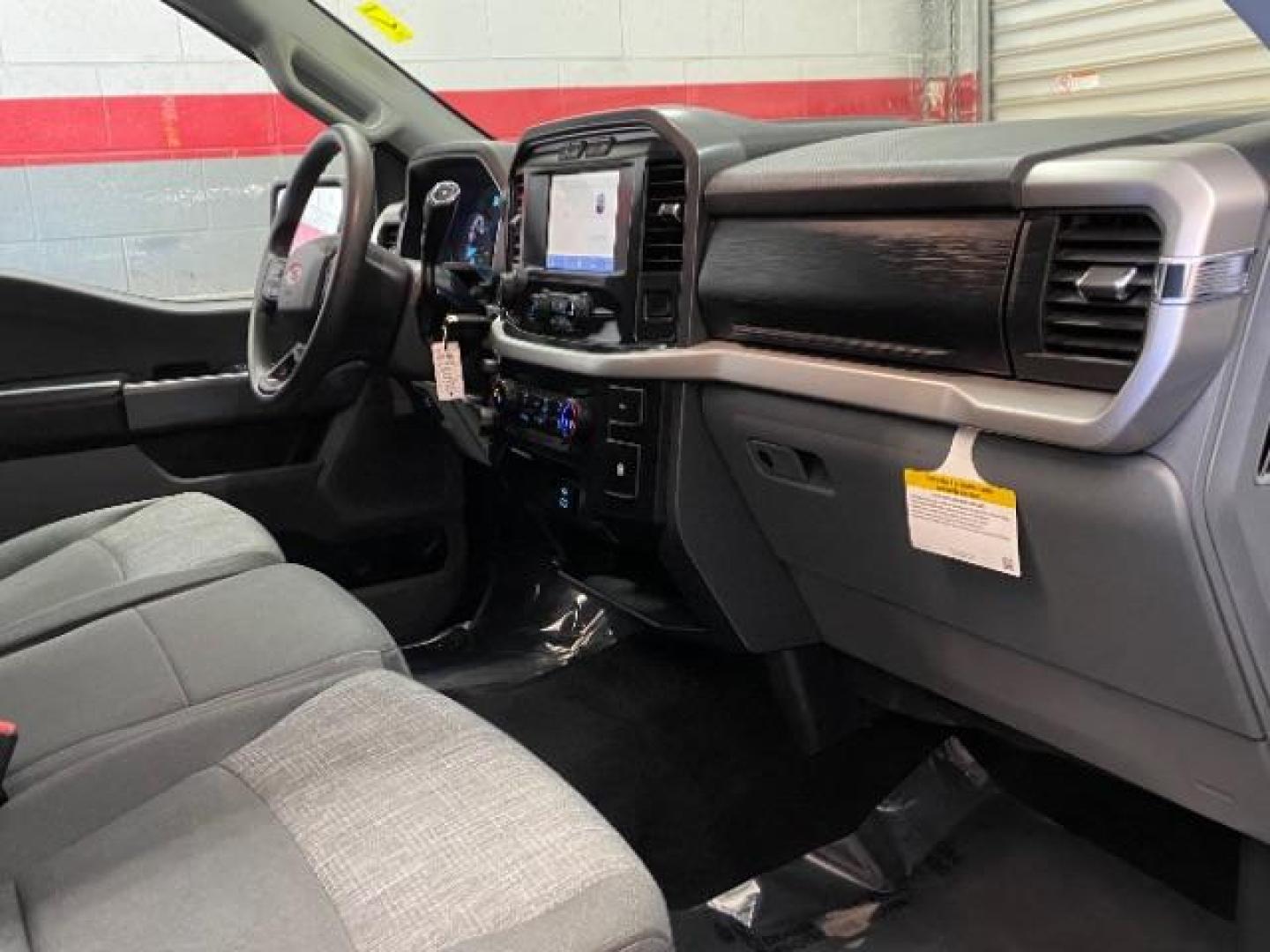 2022 WHITE Ford F-150 4WD (1FTFW1E56NK) with an V8 Flex Fuel 5.0 Liter engine, Automatic 10-Spd transmission, located at 412 Auto Vista Drive, Palmdale, 93551, (661) 945-0620, 34.592636, -118.136681 - Photo#28