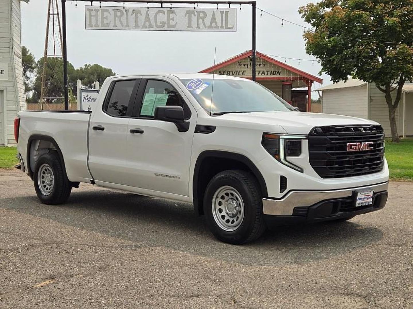 2022 WHITE GMC Sierra 1500 2WD (1GTRHAEK8NZ) , Automatic 8-Spd transmission, located at 246 E Walker St., Orland, 95963, (530) 865-5800, 39.747589, -122.178398 - Photo#2