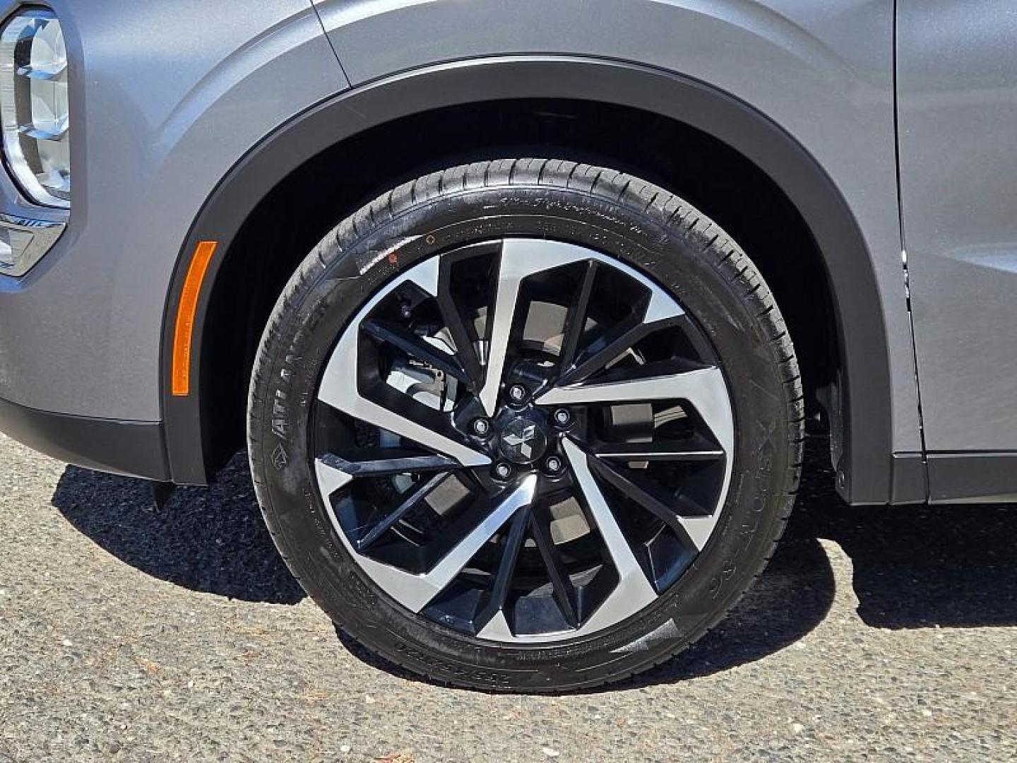 2022 SILVER Mitsubishi Outlander (JA4J4UA88NZ) with an 4-Cyl 2.5 Liter engine, Automatic CVT transmission, located at 246 E Walker St., Orland, 95963, (530) 865-5800, 39.747589, -122.178398 - Photo#31