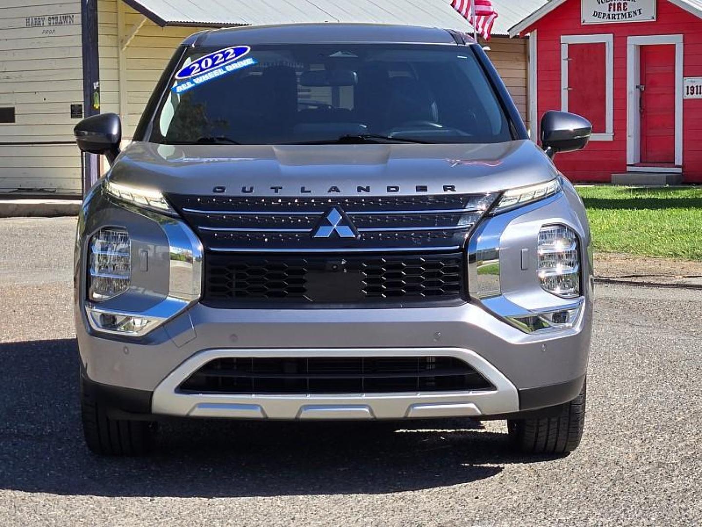 2022 SILVER Mitsubishi Outlander (JA4J4UA88NZ) with an 4-Cyl 2.5 Liter engine, Automatic CVT transmission, located at 246 E Walker St., Orland, 95963, (530) 865-5800, 39.747589, -122.178398 - Photo#3