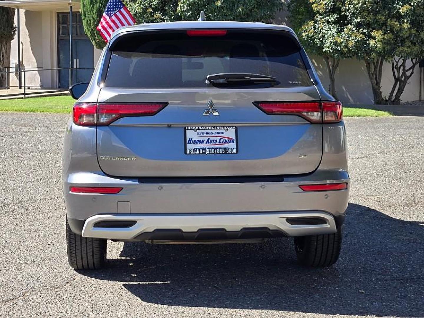 2022 SILVER Mitsubishi Outlander (JA4J4UA88NZ) with an 4-Cyl 2.5 Liter engine, Automatic CVT transmission, located at 246 E Walker St., Orland, 95963, (530) 865-5800, 39.747589, -122.178398 - Photo#7