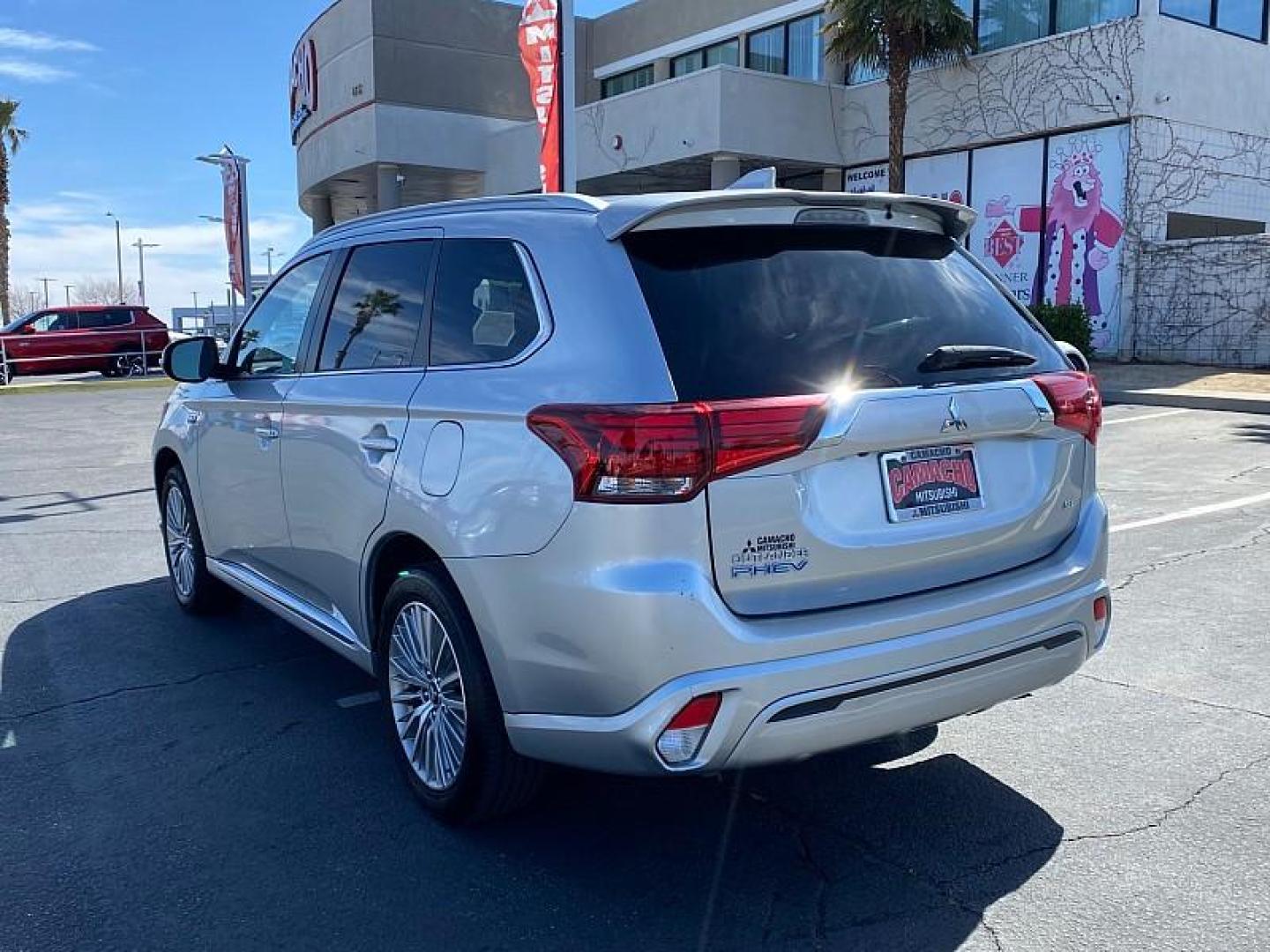 2022 SILVER Mitsubishi Outlander Plug-In Hybrid (JA4J2VA70NZ) with an 4-Cyl Hybrid 2.4 Liter engine, Single-Speed Fixed Gear transmission, located at 412 Auto Vista Drive, Palmdale, CA, 93551, (661) 945-0620, 34.592636, -118.136681 - Photo#4