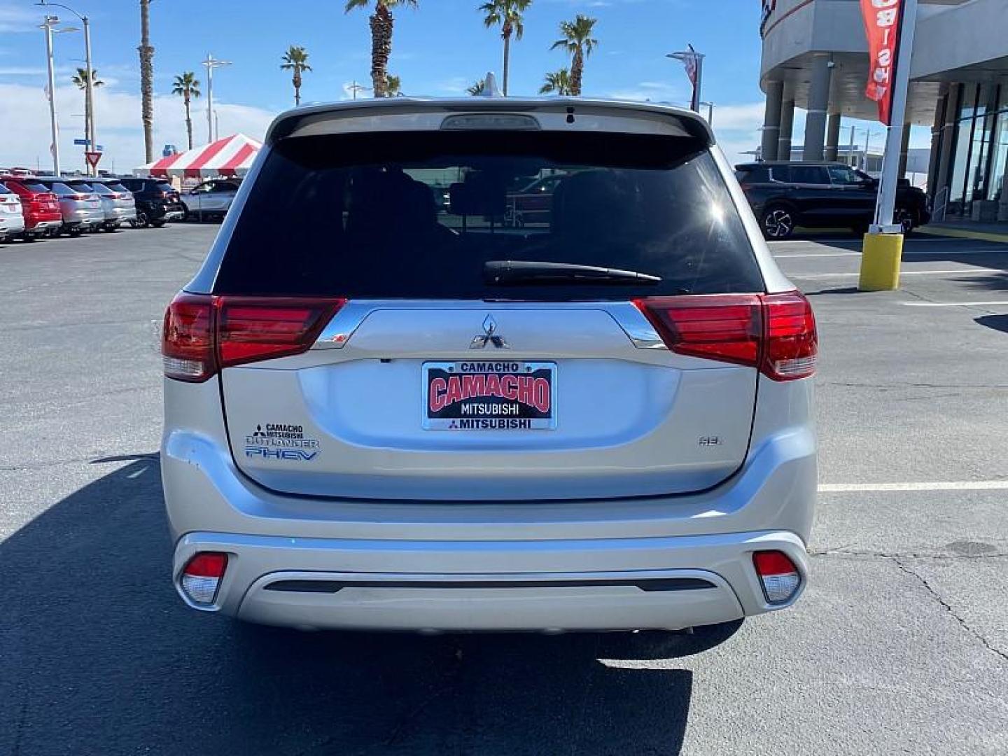 2022 SILVER Mitsubishi Outlander Plug-In Hybrid (JA4J2VA70NZ) with an 4-Cyl Hybrid 2.4 Liter engine, Single-Speed Fixed Gear transmission, located at 412 Auto Vista Drive, Palmdale, CA, 93551, (661) 945-0620, 34.592636, -118.136681 - Photo#6