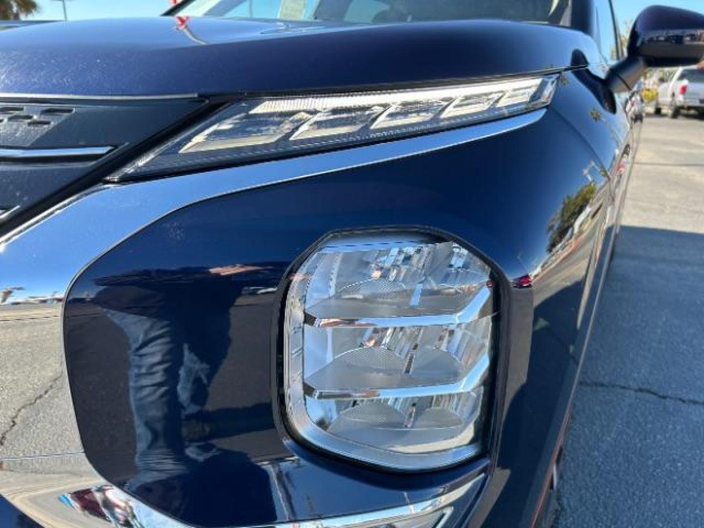 2022 Mitsubishi Outlander (JA4J3VA80NZ) with an 4-Cyl 2.5 Liter engine, Automatic CVT transmission, located at 412 Auto Vista Drive, Palmdale, 93551, (661) 945-0620, 34.592636, -118.136681 - Photo#9