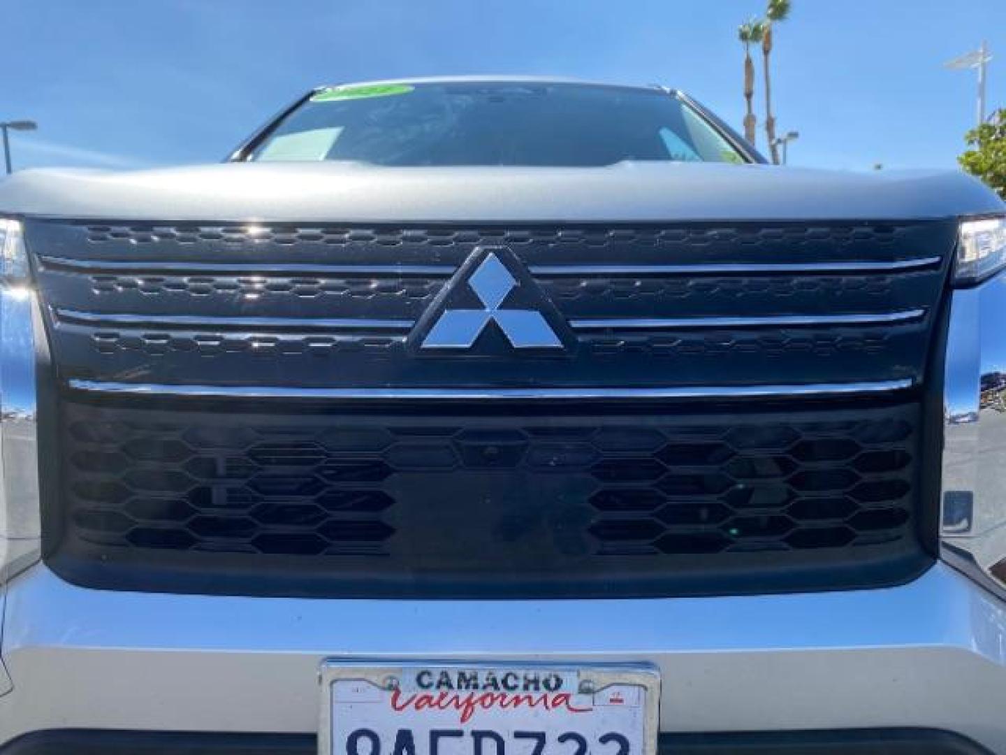 2022 SILVER Mitsubishi Outlander (JA4J4TA83NZ) with an 4-Cyl 2.5 Liter engine, Automatic CVT transmission, located at 412 Auto Vista Drive, Palmdale, 93551, (661) 945-0620, 34.592636, -118.136681 - Photo#8