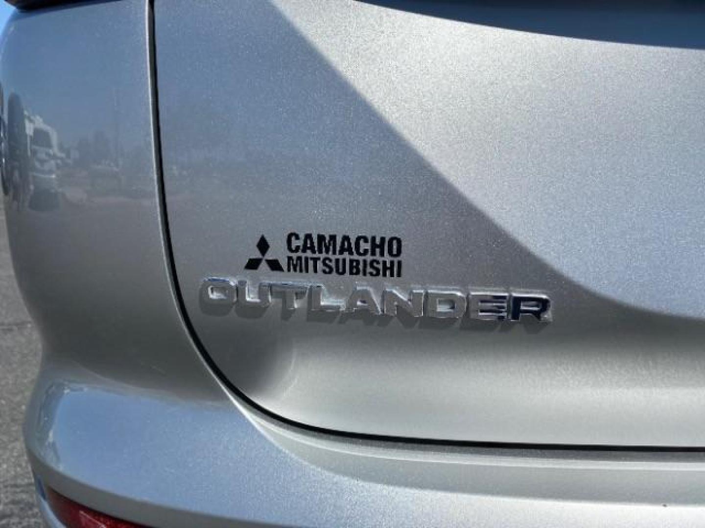 2022 SILVER Mitsubishi Outlander (JA4J4TA83NZ) with an 4-Cyl 2.5 Liter engine, Automatic CVT transmission, located at 412 Auto Vista Drive, Palmdale, 93551, (661) 945-0620, 34.592636, -118.136681 - Photo#14