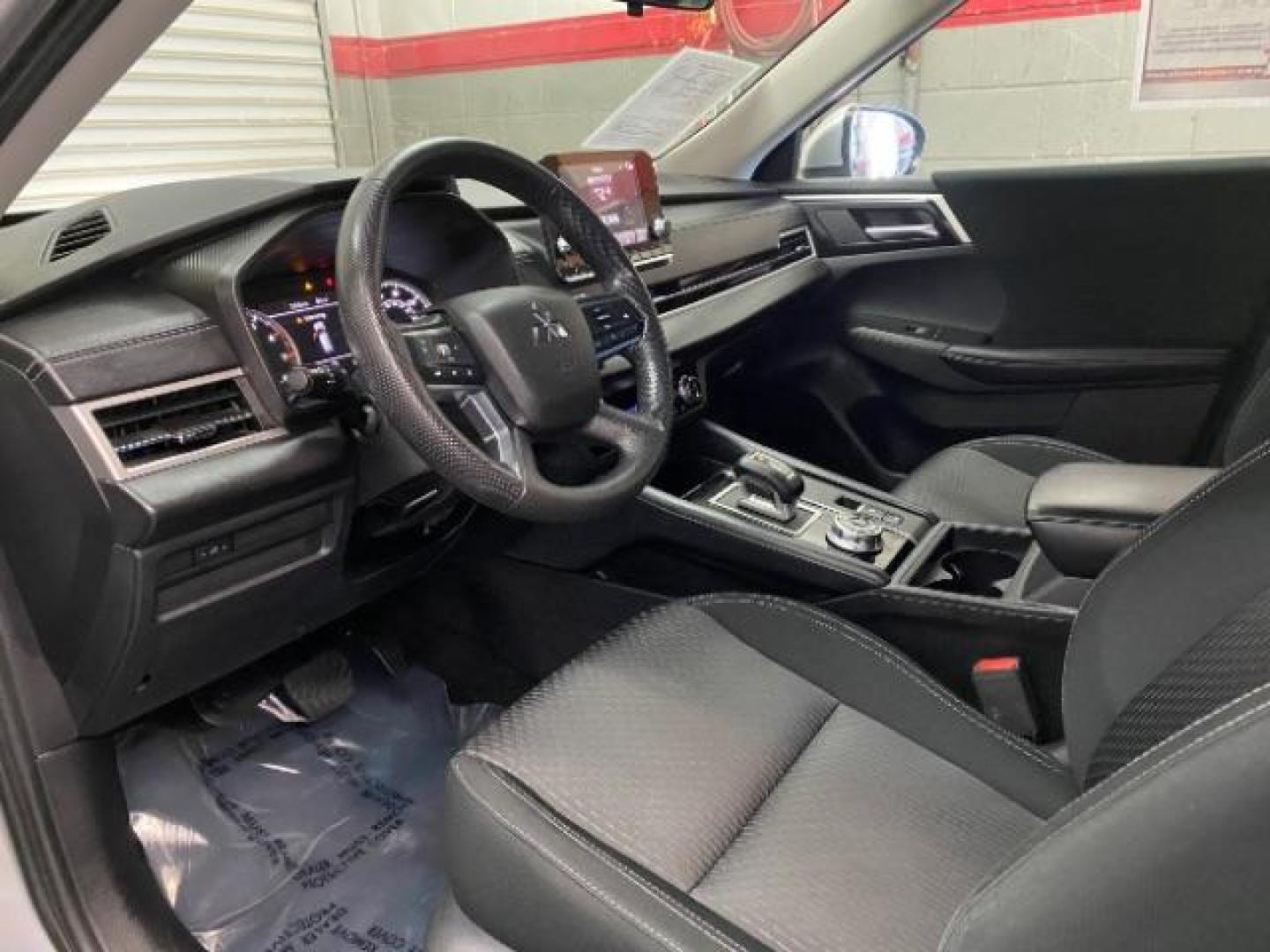 2022 SILVER Mitsubishi Outlander (JA4J4TA83NZ) with an 4-Cyl 2.5 Liter engine, Automatic CVT transmission, located at 412 Auto Vista Drive, Palmdale, 93551, (661) 945-0620, 34.592636, -118.136681 - Photo#16