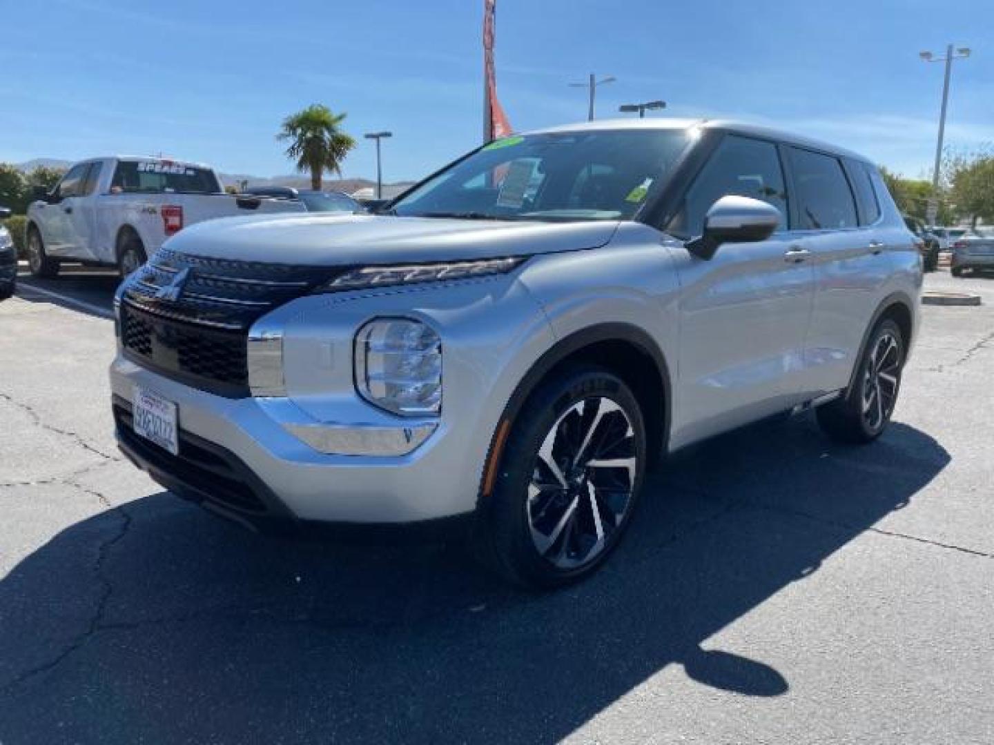 2022 SILVER Mitsubishi Outlander (JA4J4TA83NZ) with an 4-Cyl 2.5 Liter engine, Automatic CVT transmission, located at 412 Auto Vista Drive, Palmdale, 93551, (661) 945-0620, 34.592636, -118.136681 - Photo#2