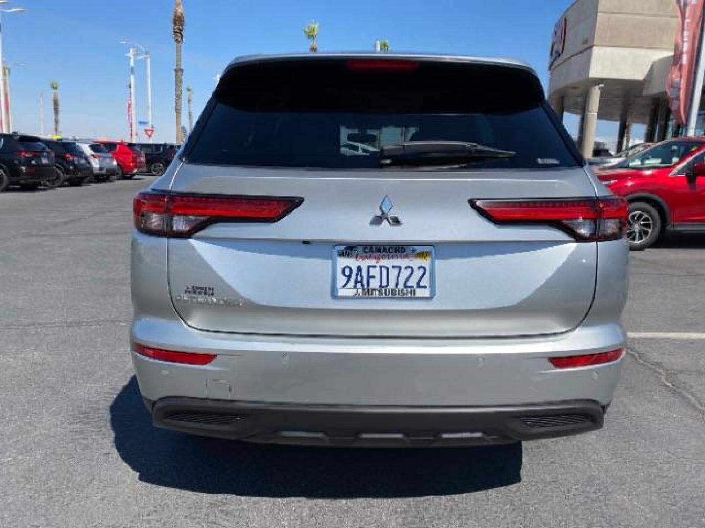 2022 SILVER Mitsubishi Outlander (JA4J4TA83NZ) with an 4-Cyl 2.5 Liter engine, Automatic CVT transmission, located at 412 Auto Vista Drive, Palmdale, 93551, (661) 945-0620, 34.592636, -118.136681 - Photo#5