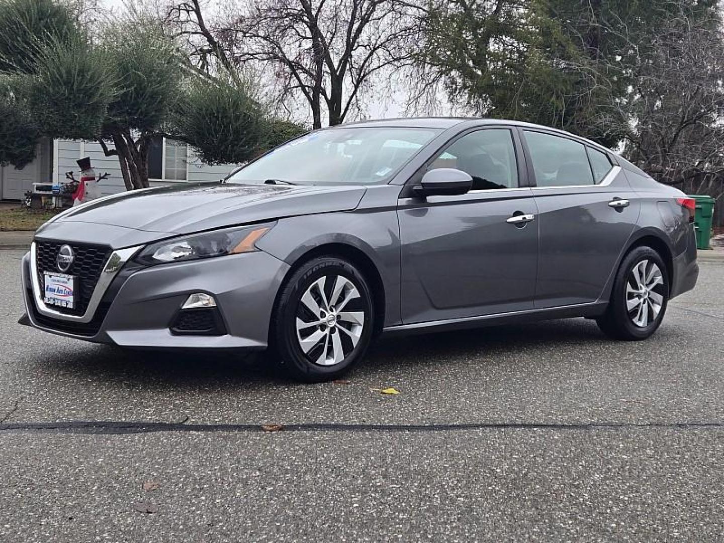 2022 GRAY Nissan Altima (1N4BL4BV5NN) with an 4-Cyl 2.5 Liter engine, Automatic Xtronic CVT transmission, located at 246 E Walker St., Orland, 95963, (530) 865-5800, 39.747589, -122.178398 - Photo#2