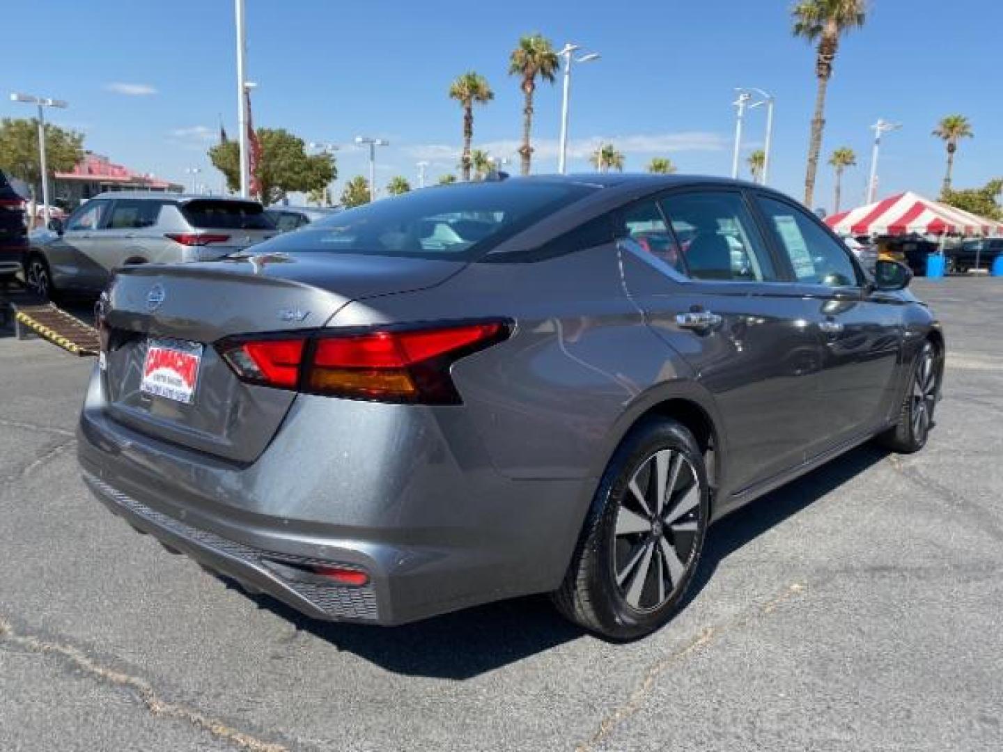 2022 GRAY Nissan Altima (1N4BL4DV3NN) with an 4-Cyl 2.5 Liter engine, Automatic Xtronic CVT transmission, located at 412 Auto Vista Drive, Palmdale, 93551, (661) 945-0620, 34.592636, -118.136681 - Photo#7