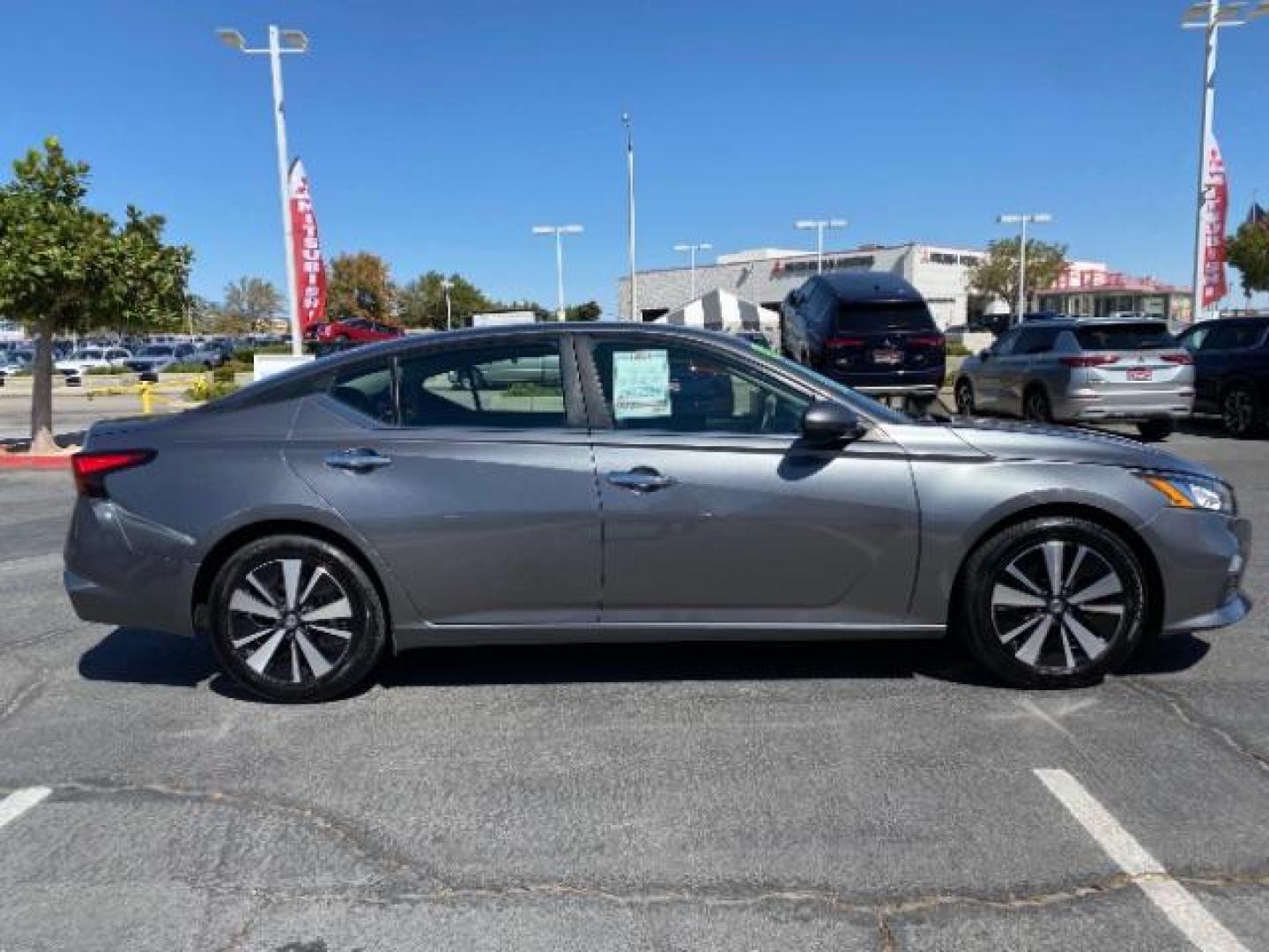 2022 GRAY Nissan Altima (1N4BL4DV5NN) with an 4-Cyl 2.5 Liter engine, Automatic Xtronic CVT transmission, located at 412 Auto Vista Drive, Palmdale, 93551, (661) 945-0620, 34.592636, -118.136681 - Photo#10