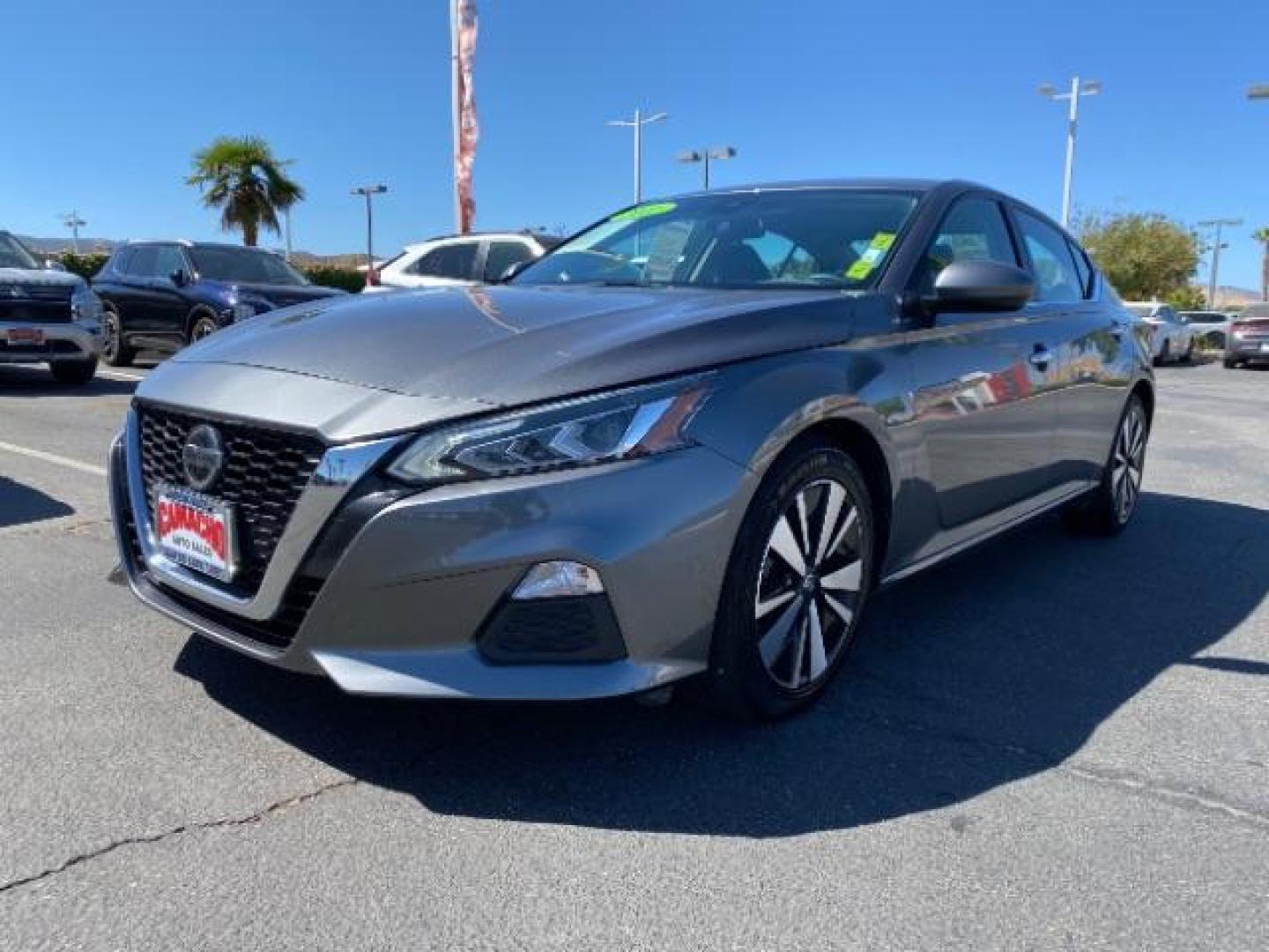 2022 GRAY Nissan Altima (1N4BL4DV5NN) with an 4-Cyl 2.5 Liter engine, Automatic Xtronic CVT transmission, located at 412 Auto Vista Drive, Palmdale, 93551, (661) 945-0620, 34.592636, -118.136681 - Photo#5