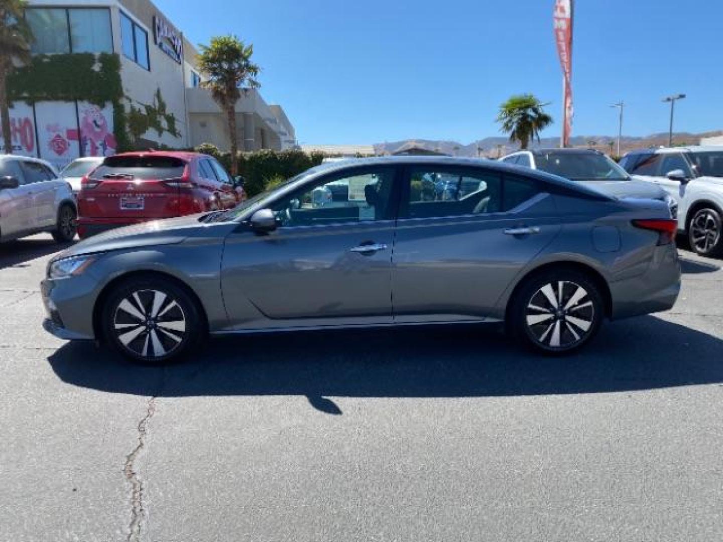 2022 GRAY Nissan Altima (1N4BL4DV5NN) with an 4-Cyl 2.5 Liter engine, Automatic Xtronic CVT transmission, located at 412 Auto Vista Drive, Palmdale, 93551, (661) 945-0620, 34.592636, -118.136681 - Photo#6