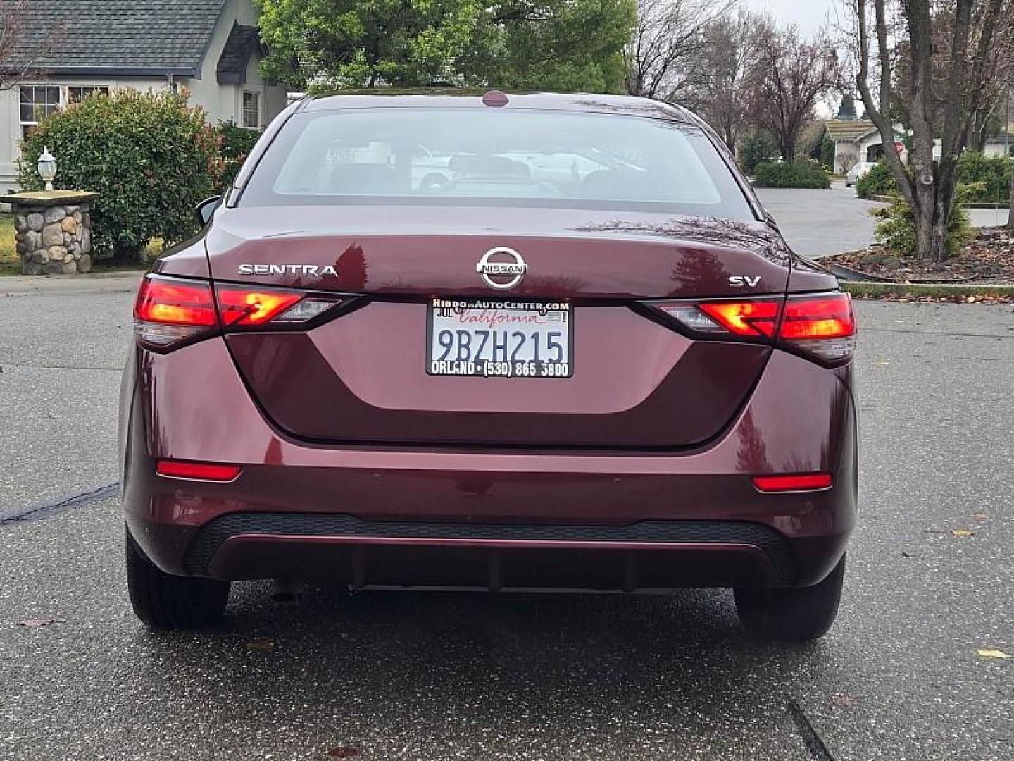 2022 RED Nissan Sentra (3N1AB8CV1NY) with an 4-Cyl 2.0 Liter engine, Automatic CVT w/Xtronic transmission, located at 246 E Walker St., Orland, 95963, (530) 865-5800, 39.747589, -122.178398 - Photo#6