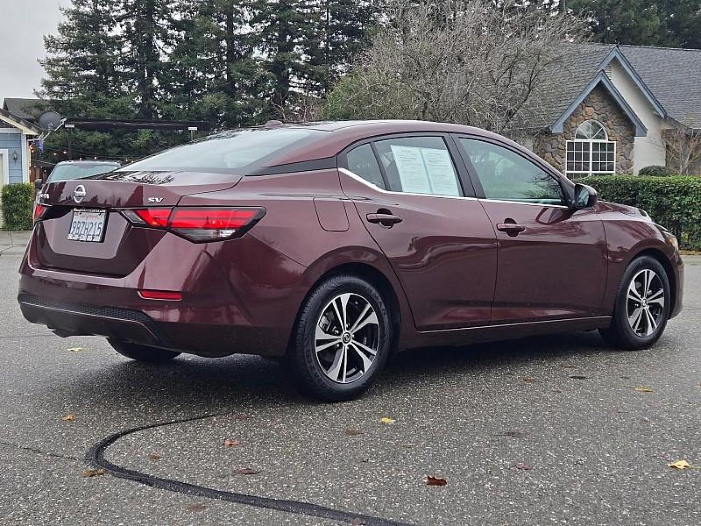 2022 RED Nissan Sentra (3N1AB8CV1NY) with an 4-Cyl 2.0 Liter engine, Automatic CVT w/Xtronic transmission, located at 246 E Walker St., Orland, 95963, (530) 865-5800, 39.747589, -122.178398 - Photo#7