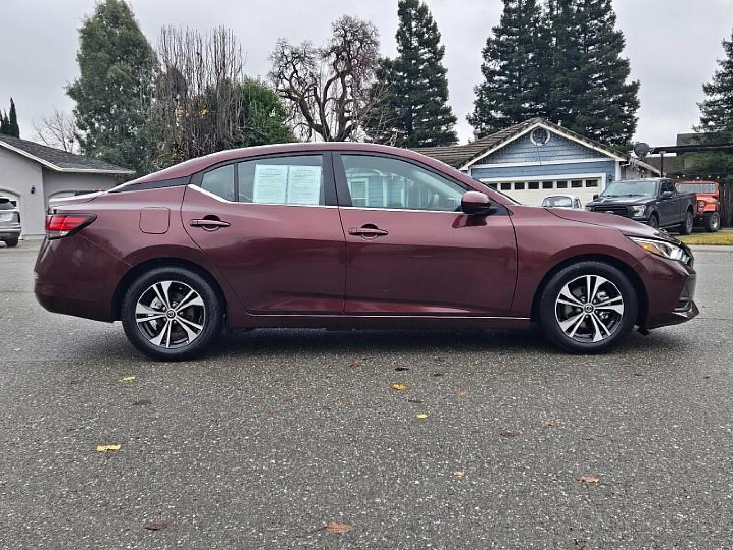 2022 RED Nissan Sentra (3N1AB8CV1NY) with an 4-Cyl 2.0 Liter engine, Automatic CVT w/Xtronic transmission, located at 246 E Walker St., Orland, 95963, (530) 865-5800, 39.747589, -122.178398 - Photo#8