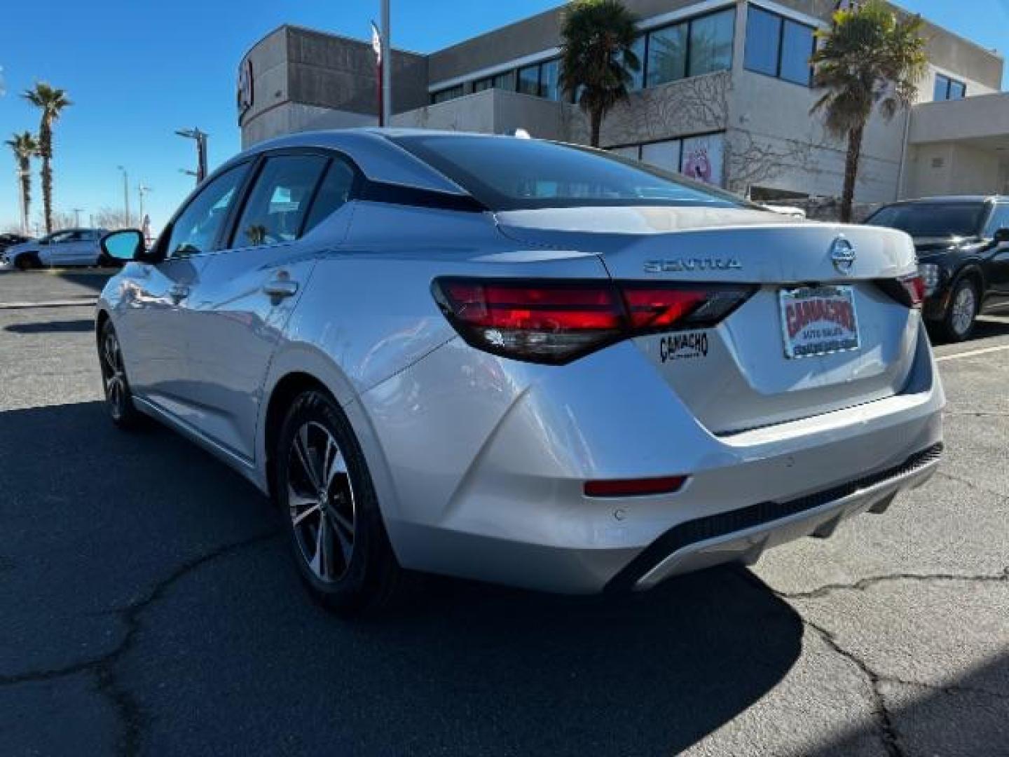 2022 SILVER Nissan Sentra (3N1AB8CV1NY) with an 4-Cyl 2.0 Liter engine, Automatic CVT w/Xtronic transmission, located at 412 Auto Vista Drive, Palmdale, 93551, (661) 945-0620, 34.592636, -118.136681 - Photo#5