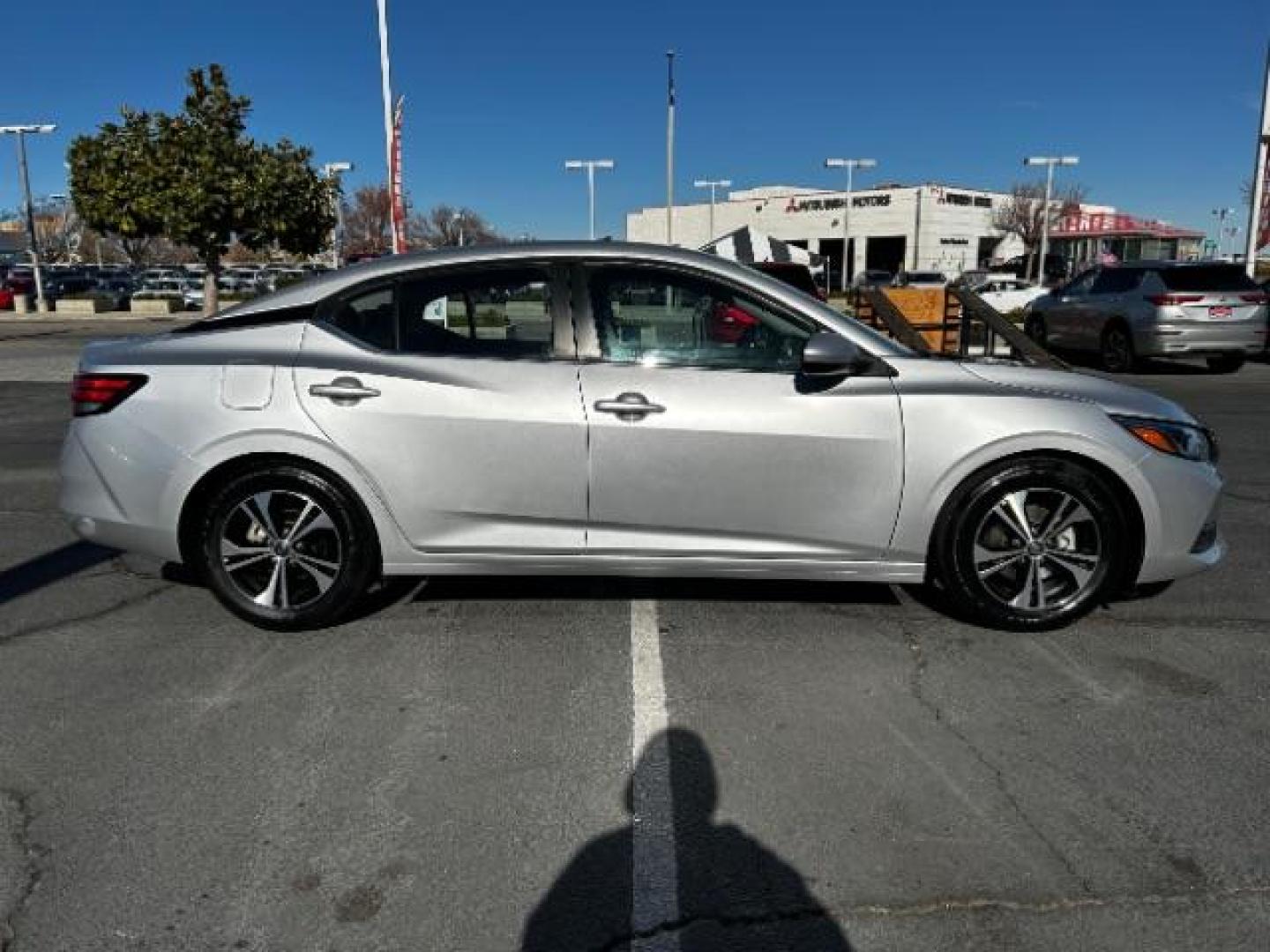 2022 SILVER Nissan Sentra (3N1AB8CV1NY) with an 4-Cyl 2.0 Liter engine, Automatic CVT w/Xtronic transmission, located at 412 Auto Vista Drive, Palmdale, 93551, (661) 945-0620, 34.592636, -118.136681 - Photo#8