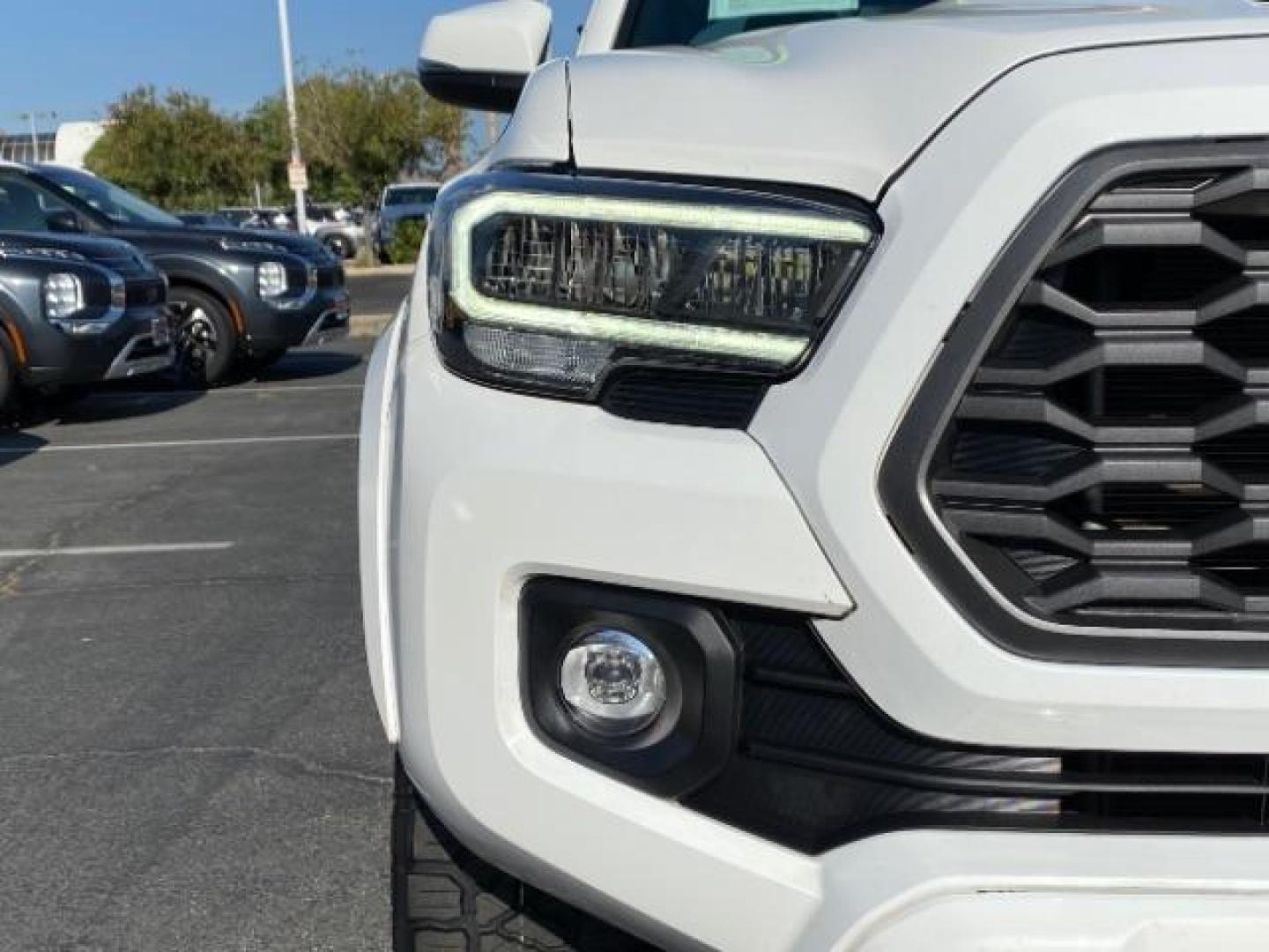 2022 WHITE Toyota Tacoma 2WD (3TMAZ5CN4NM) with an V6 3.5 Liter engine, Automatic 6-Spd transmission, located at 412 Auto Vista Drive, Palmdale, 93551, (661) 945-0620, 34.592636, -118.136681 - Photo#9