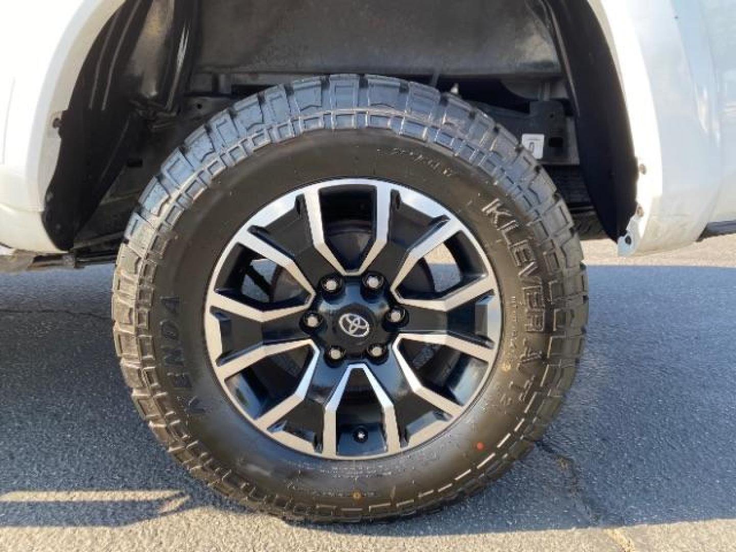 2022 WHITE Toyota Tacoma 2WD (3TMAZ5CN4NM) with an V6 3.5 Liter engine, Automatic 6-Spd transmission, located at 412 Auto Vista Drive, Palmdale, 93551, (661) 945-0620, 34.592636, -118.136681 - Photo#13