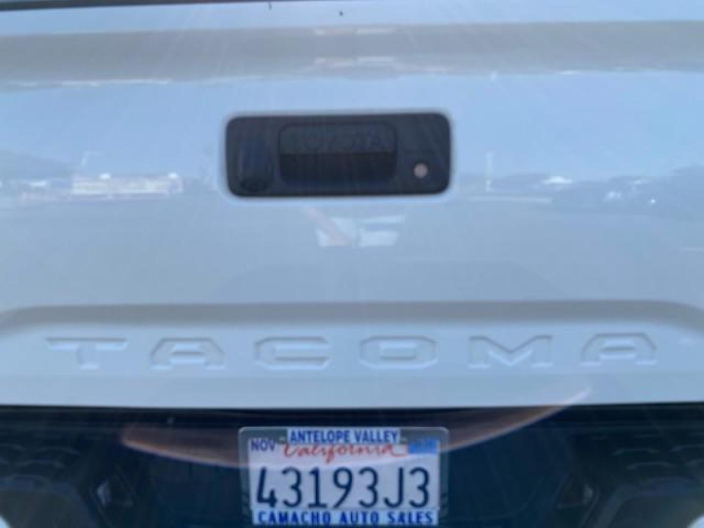 2022 WHITE Toyota Tacoma 2WD (3TMAZ5CN4NM) with an V6 3.5 Liter engine, Automatic 6-Spd transmission, located at 412 Auto Vista Drive, Palmdale, 93551, (661) 945-0620, 34.592636, -118.136681 - Photo#15