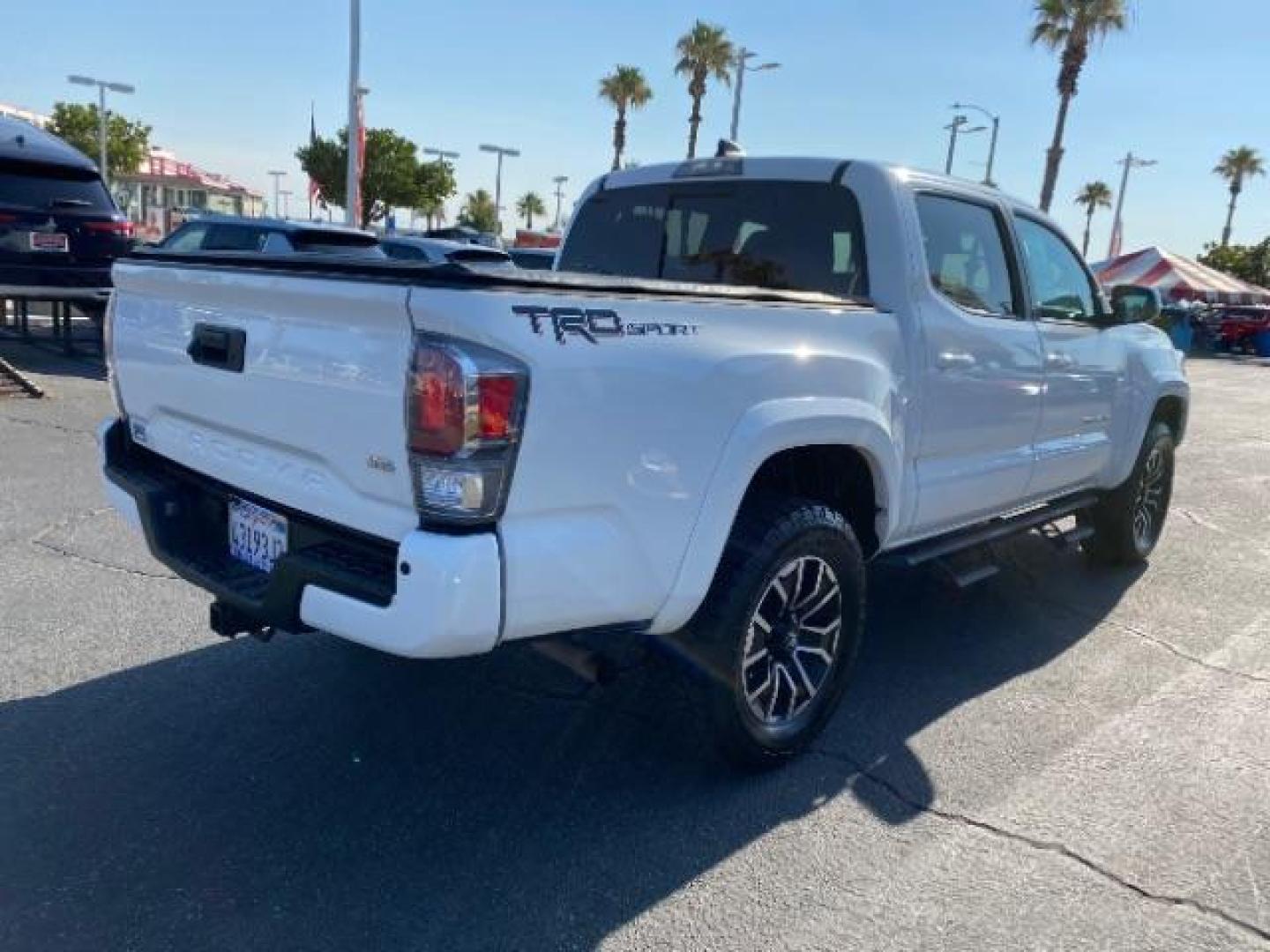 2022 WHITE Toyota Tacoma 2WD (3TMAZ5CN4NM) with an V6 3.5 Liter engine, Automatic 6-Spd transmission, located at 412 Auto Vista Drive, Palmdale, 93551, (661) 945-0620, 34.592636, -118.136681 - Photo#6