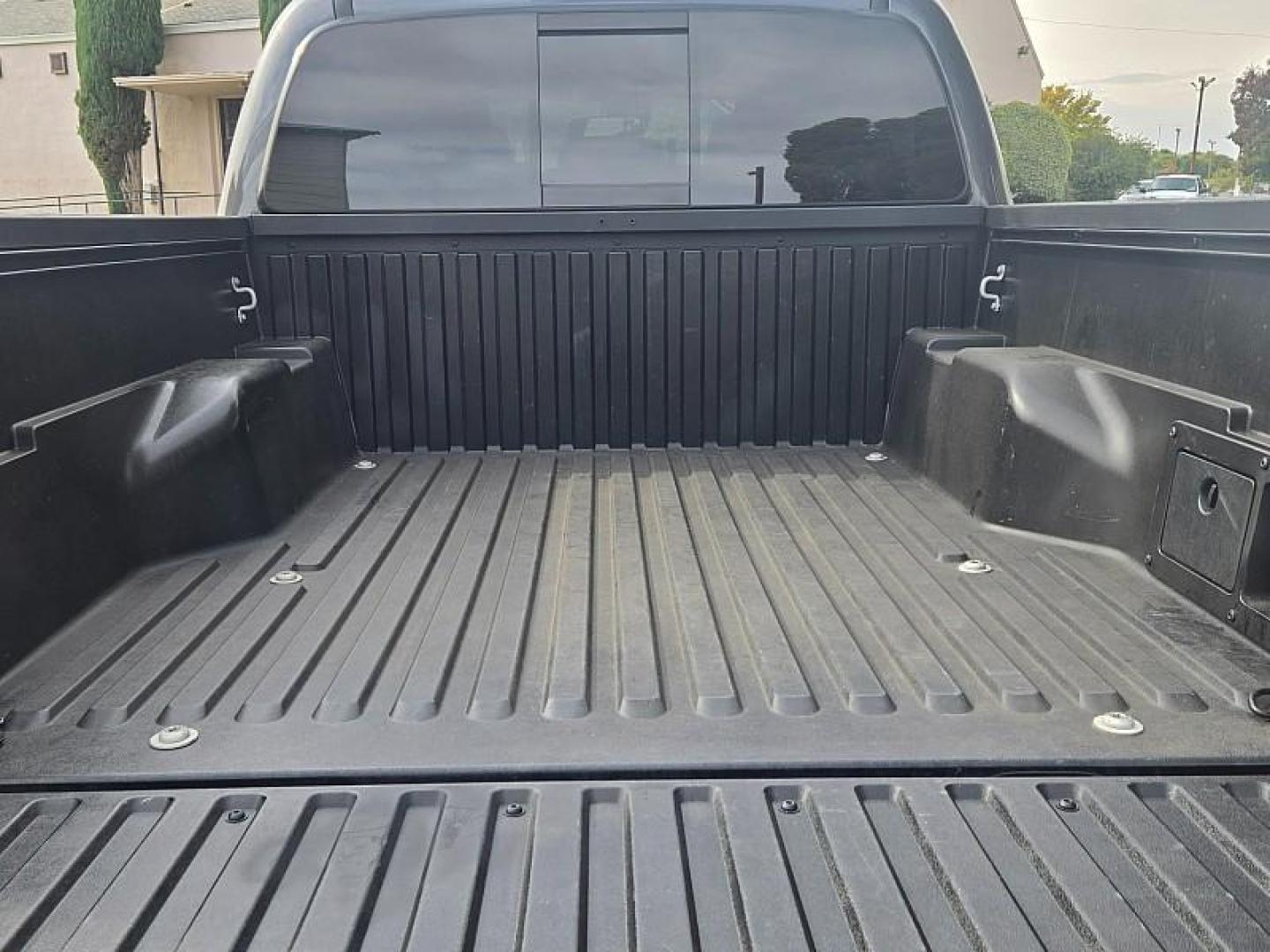 2022 GRAY Toyota Tacoma 4WD (3TMCZ5ANXNM) with an V6 3.5 Liter engine, Automatic 6-Spd transmission, located at 246 E Walker St., Orland, 95963, (530) 865-5800, 39.747589, -122.178398 - Photo#6