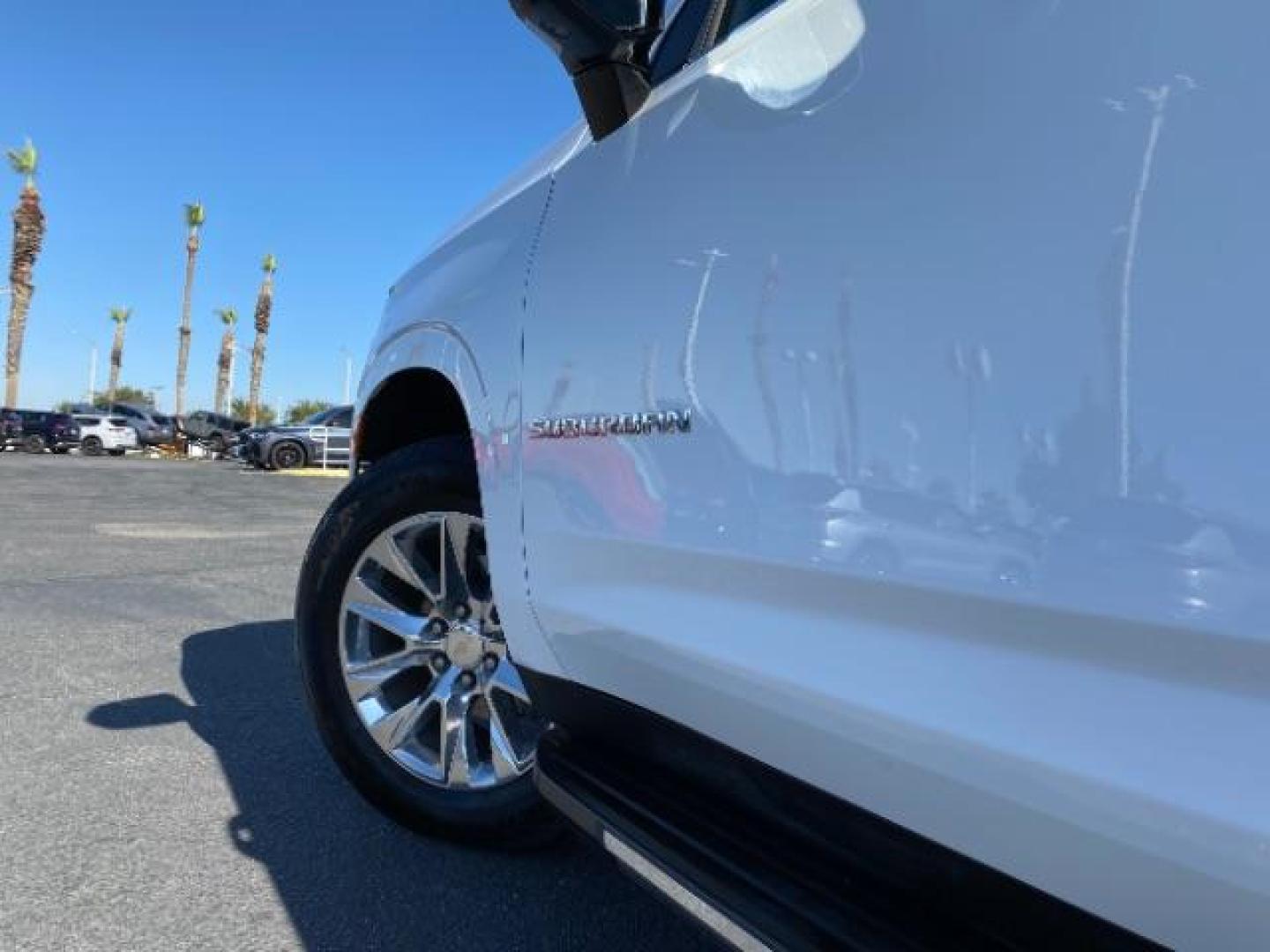 2023 WHITE Chevrolet Suburban (1GNSCFKD9PR) with an 8-Cyl 5.3 Liter engine, Automatic 10-Spd w/Overdrive transmission, located at 412 Auto Vista Drive, Palmdale, 93551, (661) 945-0620, 34.592636, -118.136681 - Photo#11