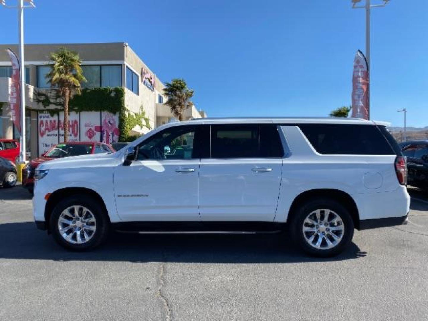 2023 WHITE Chevrolet Suburban (1GNSCFKD9PR) with an 8-Cyl 5.3 Liter engine, Automatic 10-Spd w/Overdrive transmission, located at 412 Auto Vista Drive, Palmdale, 93551, (661) 945-0620, 34.592636, -118.136681 - Photo#4