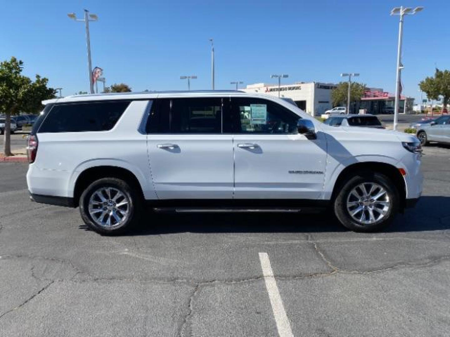 2023 WHITE Chevrolet Suburban (1GNSCFKD9PR) with an 8-Cyl 5.3 Liter engine, Automatic 10-Spd w/Overdrive transmission, located at 412 Auto Vista Drive, Palmdale, 93551, (661) 945-0620, 34.592636, -118.136681 - Photo#8