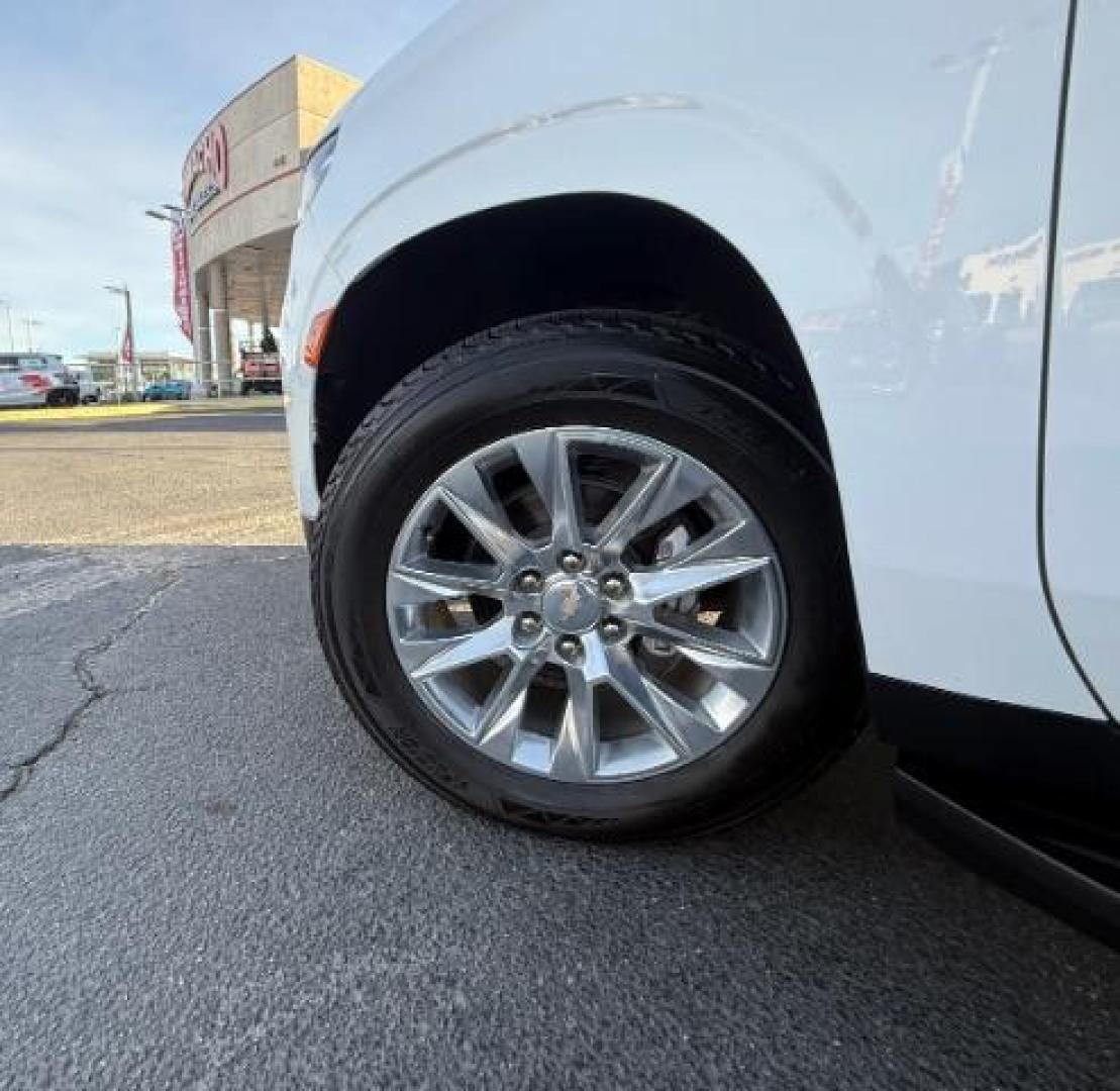 2023 WHITE Chevrolet Suburban (1GNSCFKD5PR) , Automatic 10-Spd w/Overdrive transmission, located at 412 Auto Vista Drive, Palmdale, 93551, (661) 945-0620, 34.592636, -118.136681 - Photo#10