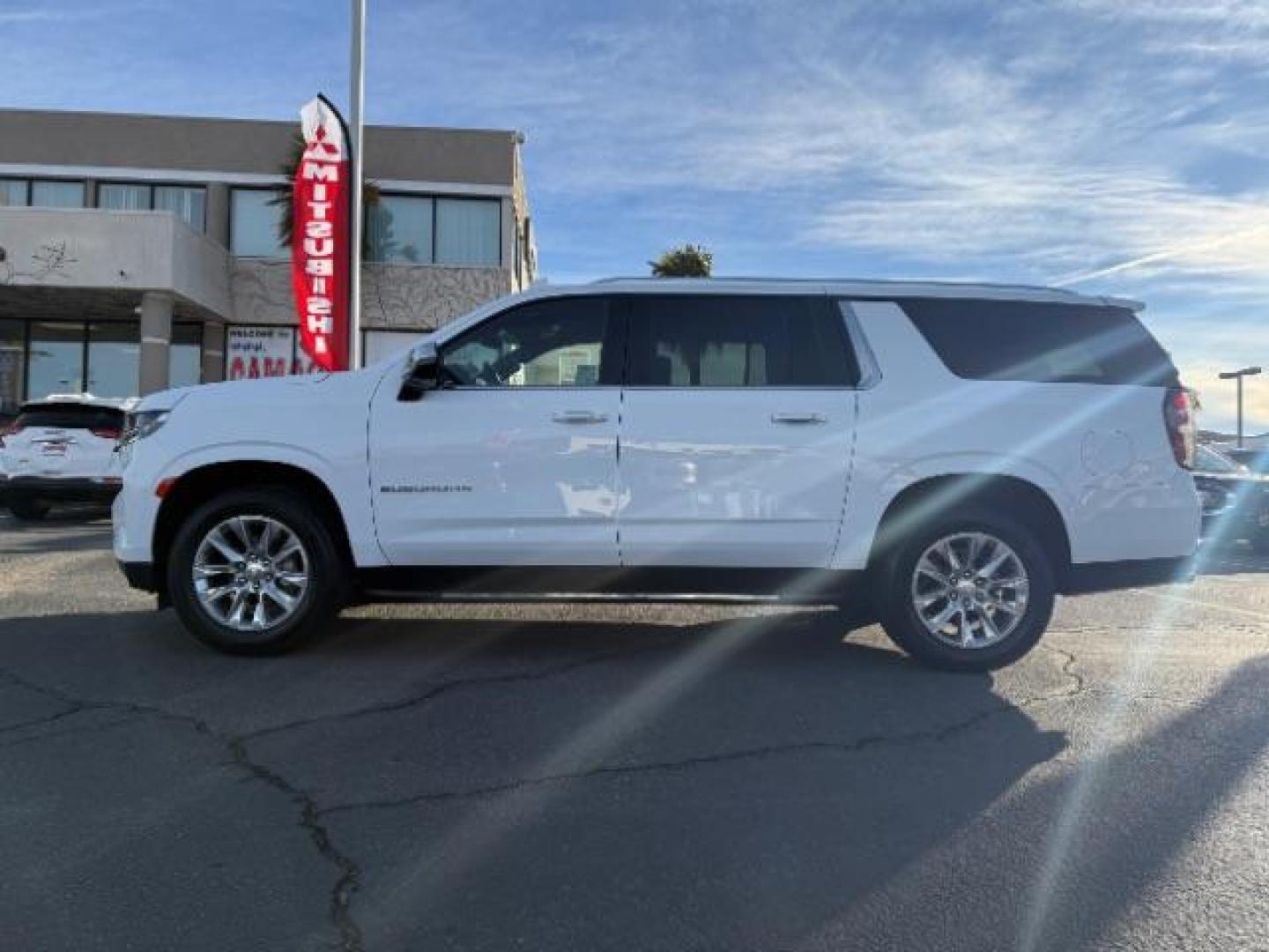 2023 WHITE Chevrolet Suburban (1GNSCFKD5PR) , Automatic 10-Spd w/Overdrive transmission, located at 412 Auto Vista Drive, Palmdale, 93551, (661) 945-0620, 34.592636, -118.136681 - Photo#4