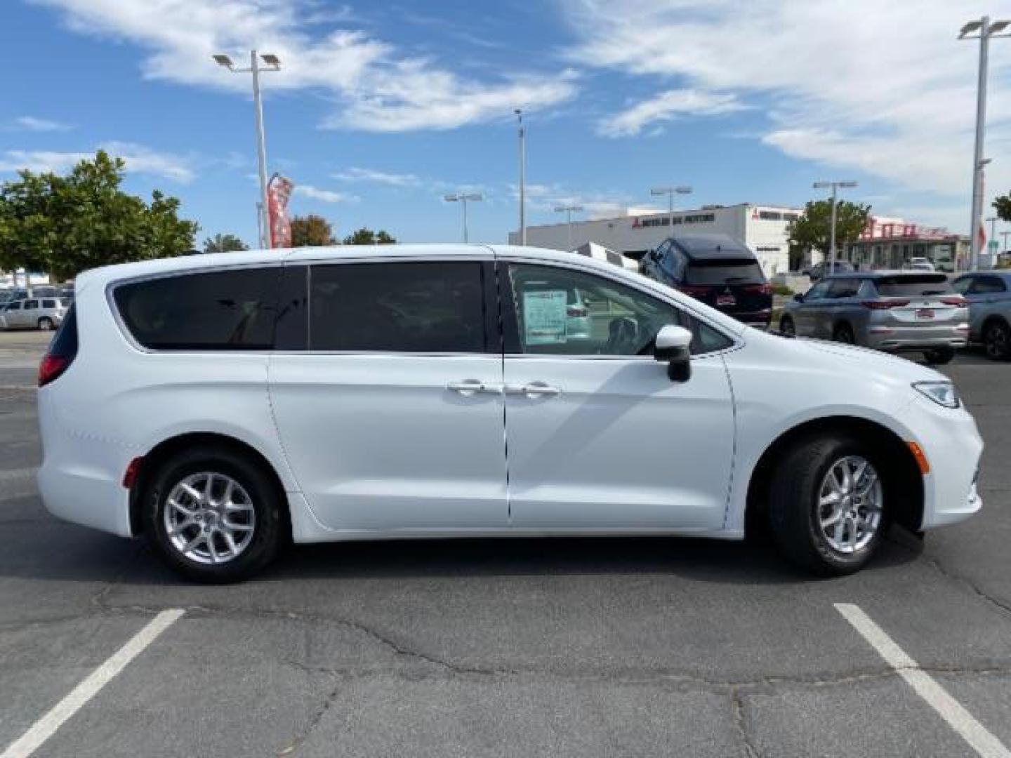 2023 WHITE Chrysler Pacifica (2C4RC1BG9PR) with an V6 3.6 Liter engine, Automatic 9-Spd transmission, located at 412 Auto Vista Drive, Palmdale, 93551, (661) 945-0620, 34.592636, -118.136681 - Photo#18