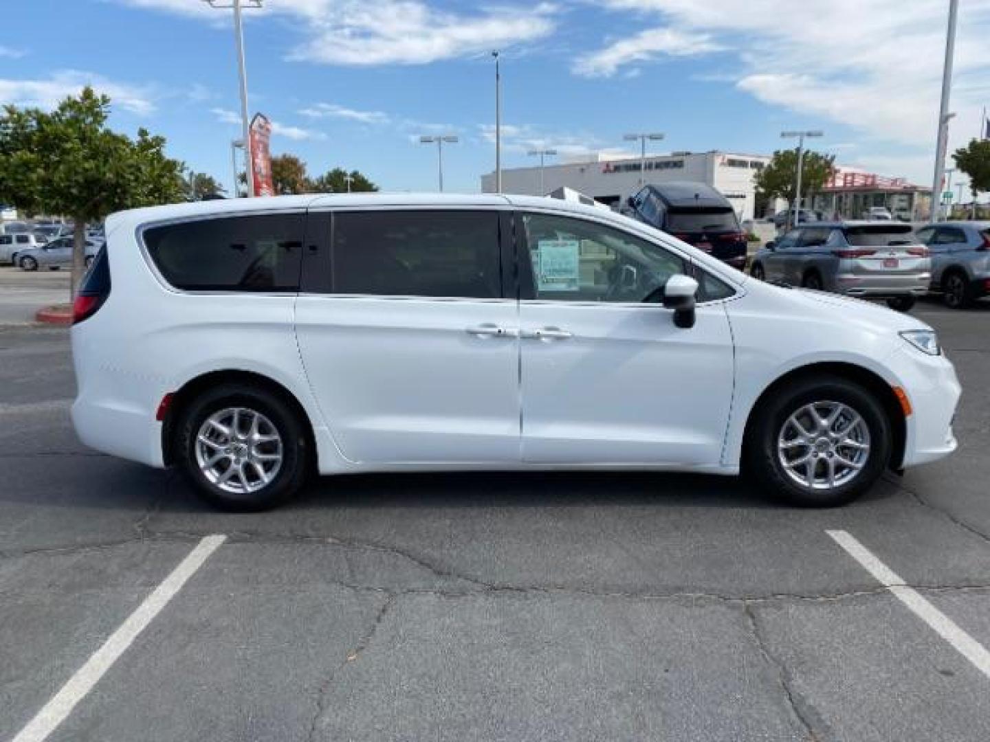 2023 WHITE Chrysler Pacifica (2C4RC1BG9PR) with an V6 3.6 Liter engine, Automatic 9-Spd transmission, located at 412 Auto Vista Drive, Palmdale, 93551, (661) 945-0620, 34.592636, -118.136681 - Photo#8