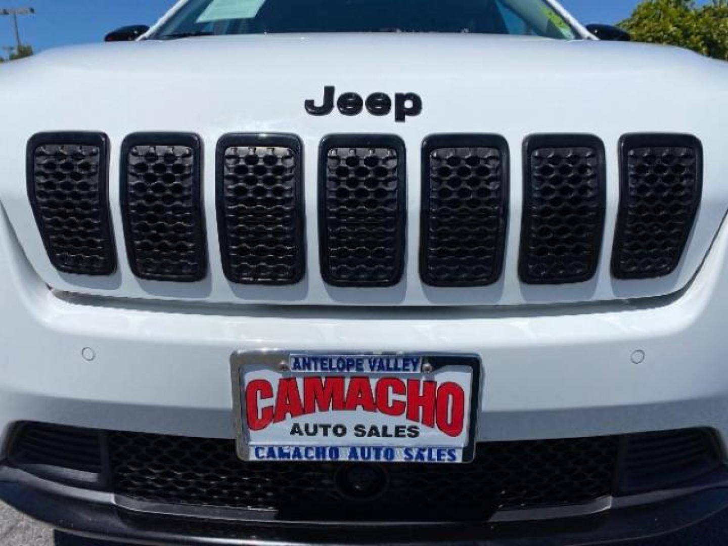 2023 WHITE Jeep Cherokee (1C4PJMMB6PD) with an 4-Cyl 2.4 Liter engine, Automatic 9-Spd transmission, located at 412 Auto Vista Drive, Palmdale, 93551, (661) 945-0620, 34.592636, -118.136681 - Photo#8