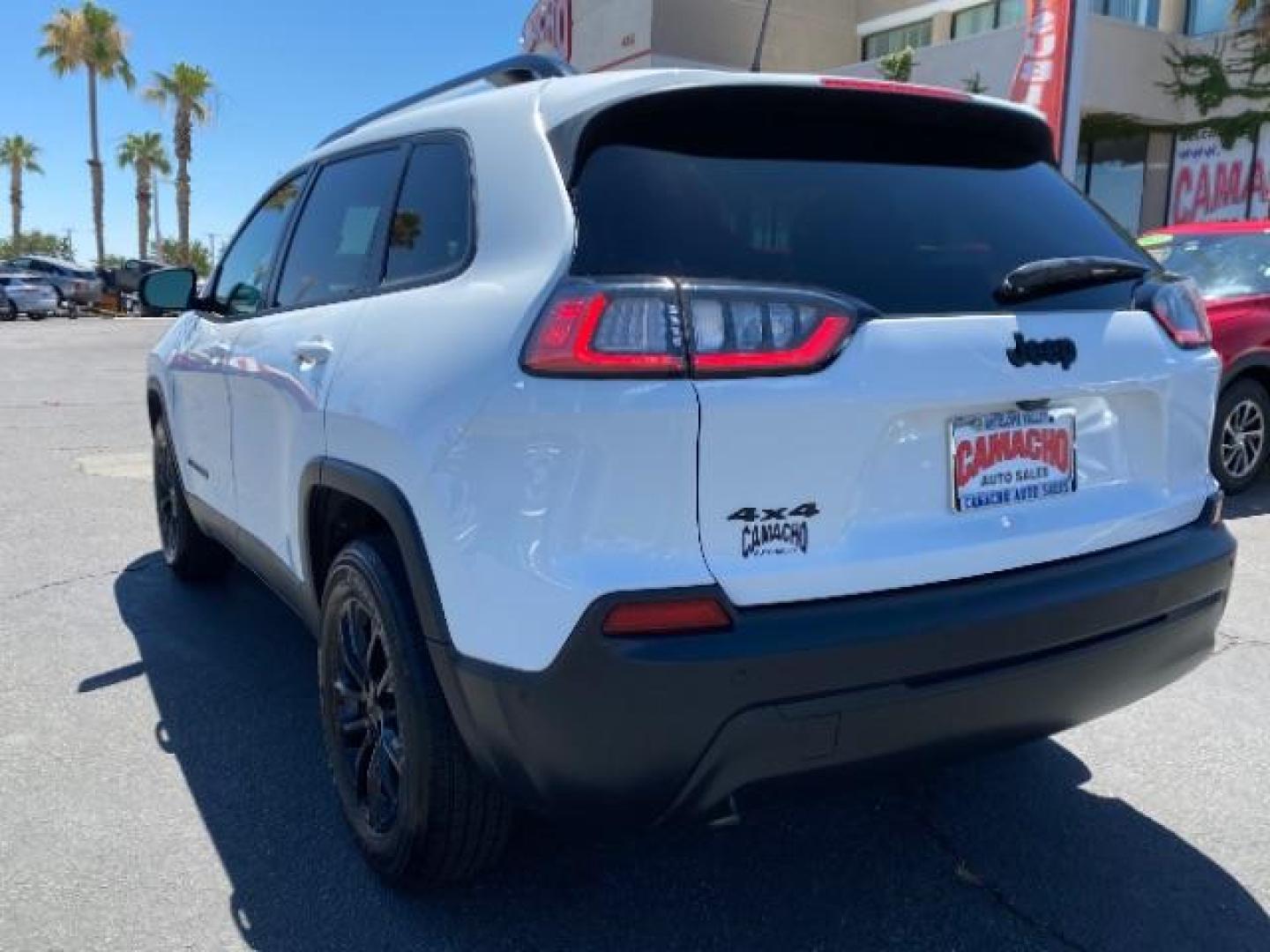 2023 WHITE Jeep Cherokee (1C4PJMMB6PD) with an 4-Cyl 2.4 Liter engine, Automatic 9-Spd transmission, located at 412 Auto Vista Drive, Palmdale, 93551, (661) 945-0620, 34.592636, -118.136681 - Photo#4