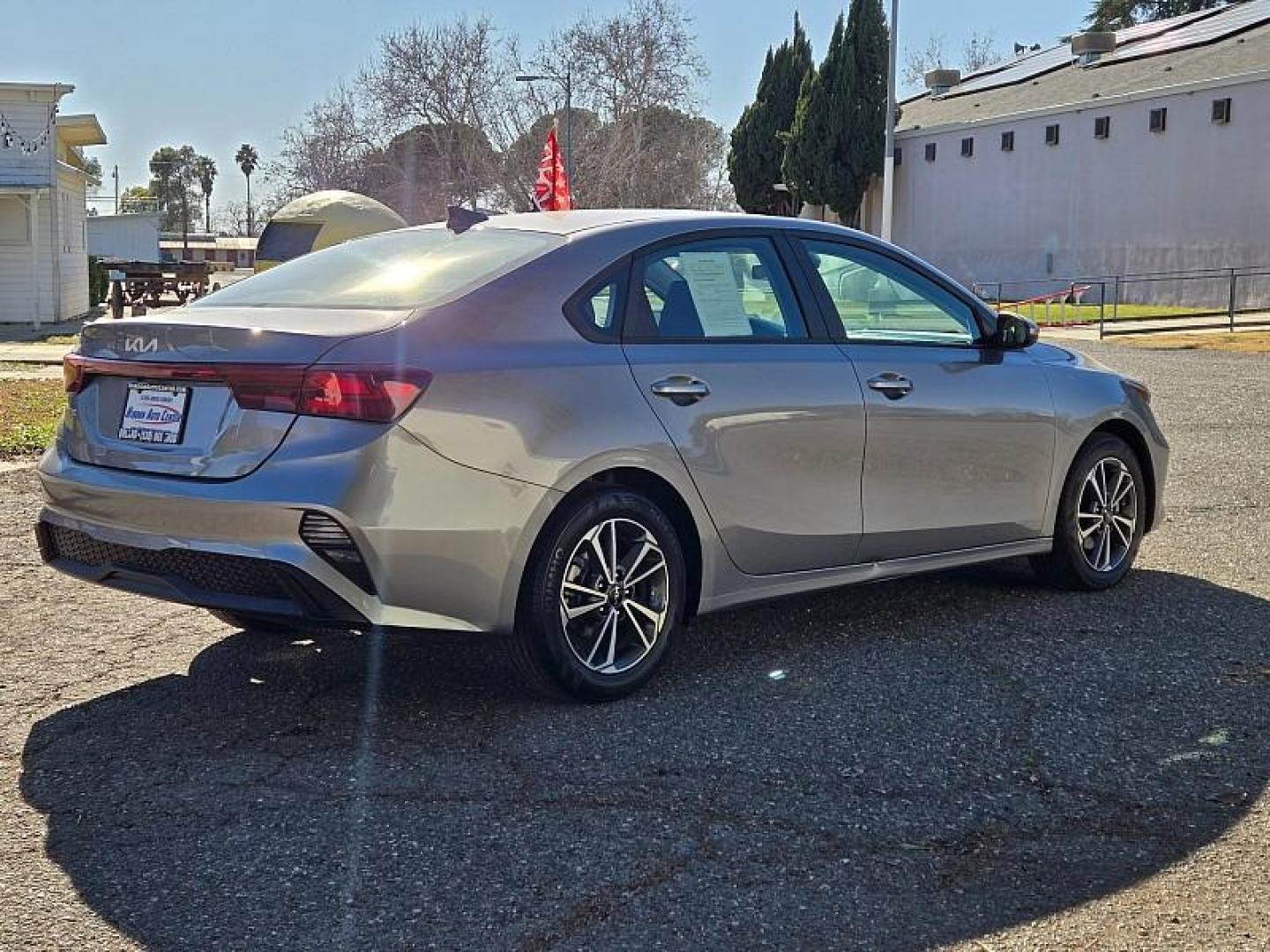 2023 GRAY Kia Forte (3KPF24AD6PE) with an 4-Cyl 2.0 Liter engine, Automatic IVT transmission, located at 246 E Walker St., Orland, 95963, (530) 865-5800, 39.747589, -122.178398 - Photo#6