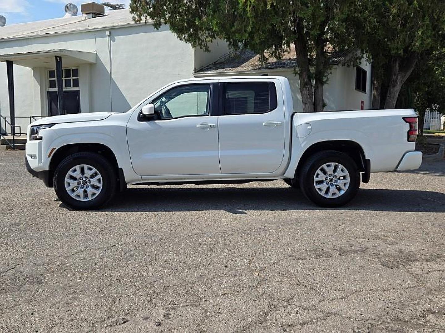 2023 WHITE Nissan Frontier (1N6ED1EKXPN) with an V6 3.8 Liter engine, Automatic 9-Spd transmission, located at 246 E Walker St., Orland, 95963, (530) 865-5800, 39.747589, -122.178398 - Photo#3