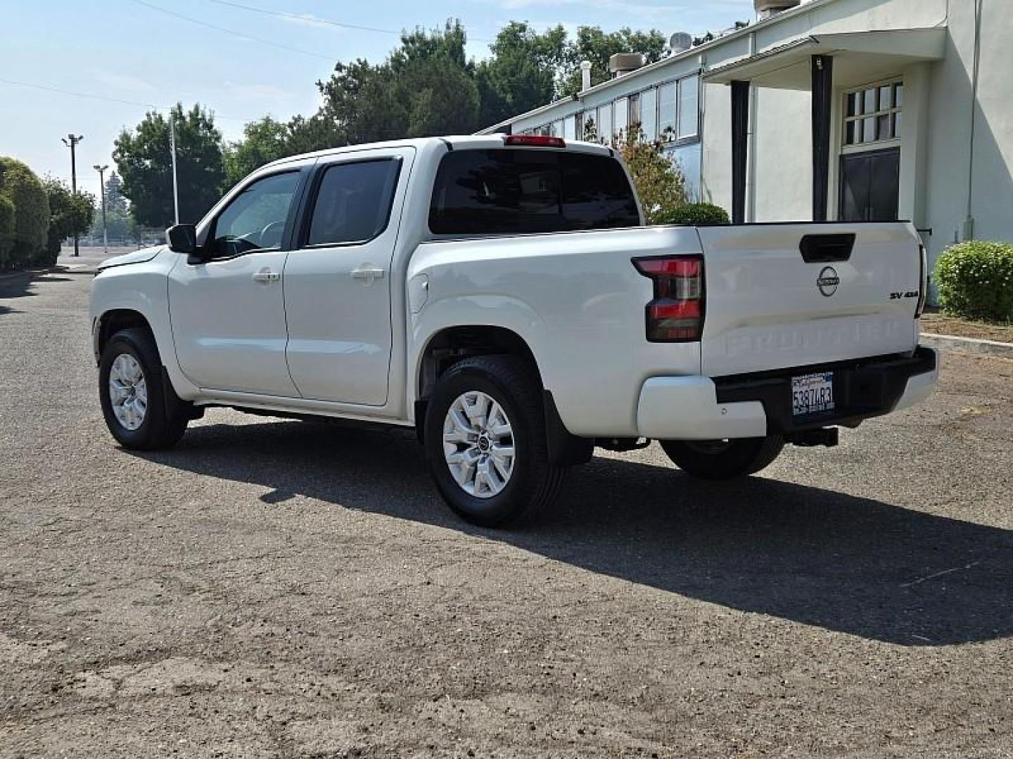 2023 WHITE Nissan Frontier (1N6ED1EKXPN) with an V6 3.8 Liter engine, Automatic 9-Spd transmission, located at 246 E Walker St., Orland, 95963, (530) 865-5800, 39.747589, -122.178398 - Photo#4