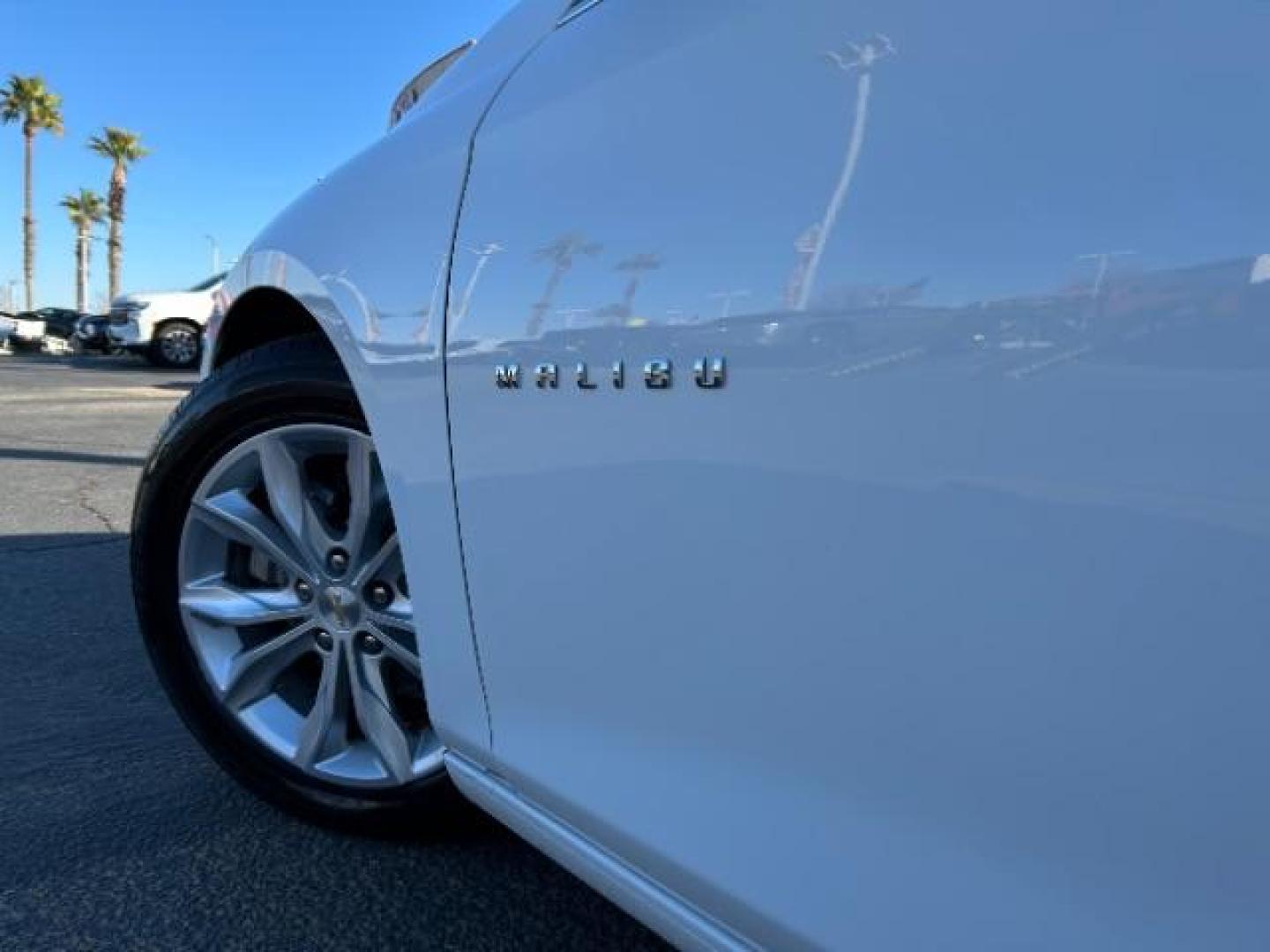 2024 WHITE Chevrolet Malibu (1G1ZD5ST5RF) with an 4-Cyl Turbo 1.5 Liter engine, Automatic CVT transmission, located at 412 Auto Vista Drive, Palmdale, 93551, (661) 945-0620, 34.592636, -118.136681 - Photo#12