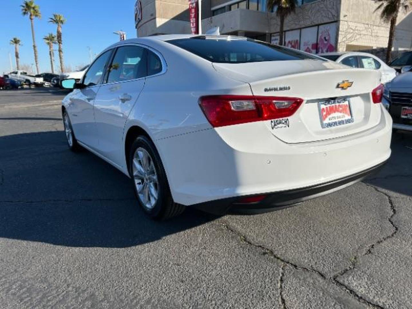 2024 WHITE Chevrolet Malibu (1G1ZD5ST5RF) with an 4-Cyl Turbo 1.5 Liter engine, Automatic CVT transmission, located at 412 Auto Vista Drive, Palmdale, 93551, (661) 945-0620, 34.592636, -118.136681 - Photo#6