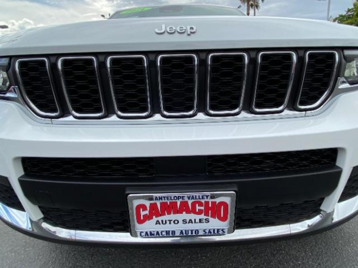 2024 WHITE Jeep Grand Cherokee L (1C4RJJAG4R8) with an V6 VVT 3.6 Liter engine, Automatic 8-Spd transmission, located at 412 Auto Vista Drive, Palmdale, 93551, (661) 945-0620, 34.592636, -118.136681 - Photo#8