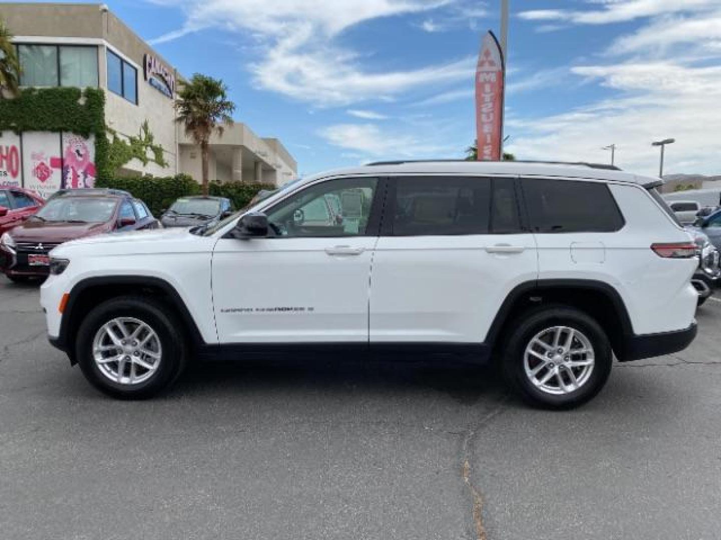 2024 WHITE Jeep Grand Cherokee L (1C4RJJAG4R8) with an V6 VVT 3.6 Liter engine, Automatic 8-Spd transmission, located at 412 Auto Vista Drive, Palmdale, 93551, (661) 945-0620, 34.592636, -118.136681 - Photo#3