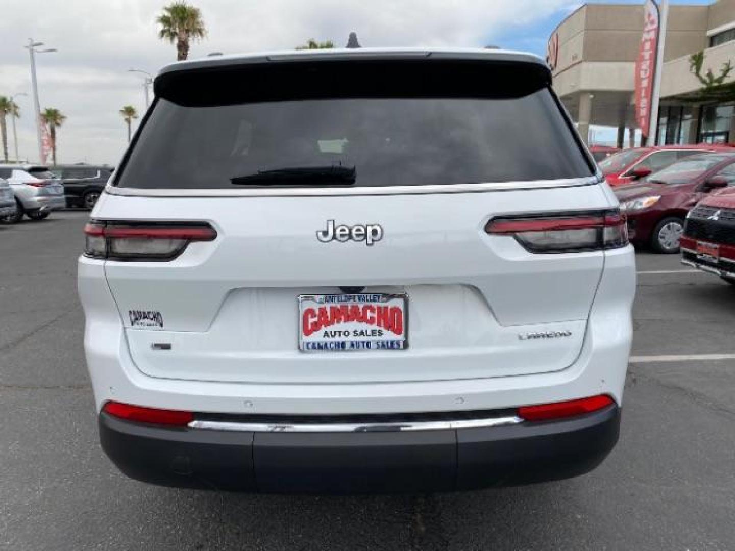 2024 WHITE Jeep Grand Cherokee L (1C4RJJAG4R8) with an V6 VVT 3.6 Liter engine, Automatic 8-Spd transmission, located at 412 Auto Vista Drive, Palmdale, 93551, (661) 945-0620, 34.592636, -118.136681 - Photo#6