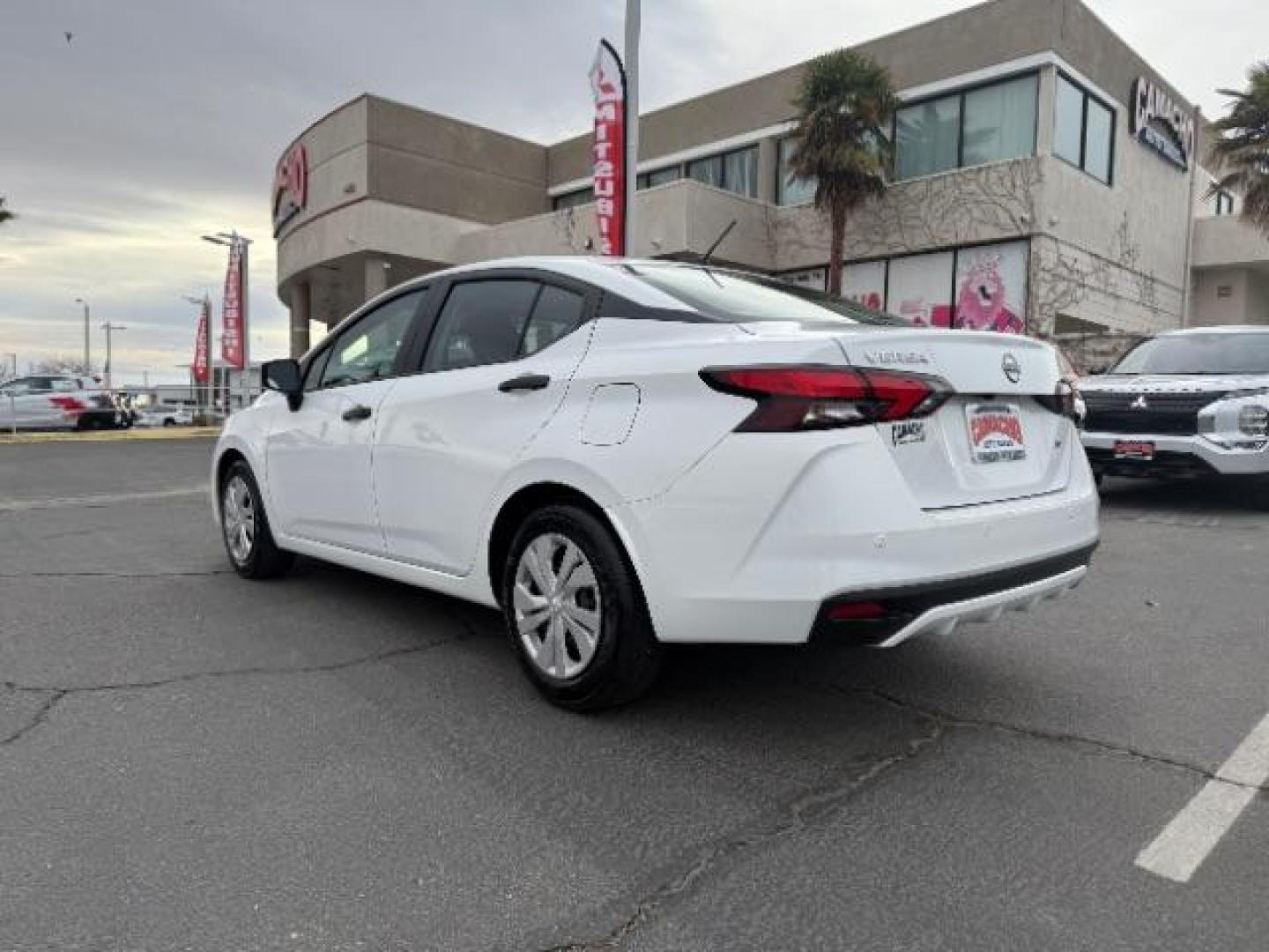 2024 WHITE Nissan Versa (3N1CN8DV3RL) with an 4-Cyl 1.6 Liter engine, Automatic CVT transmission, located at 412 Auto Vista Drive, Palmdale, 93551, (661) 945-0620, 34.592636, -118.136681 - Photo#5