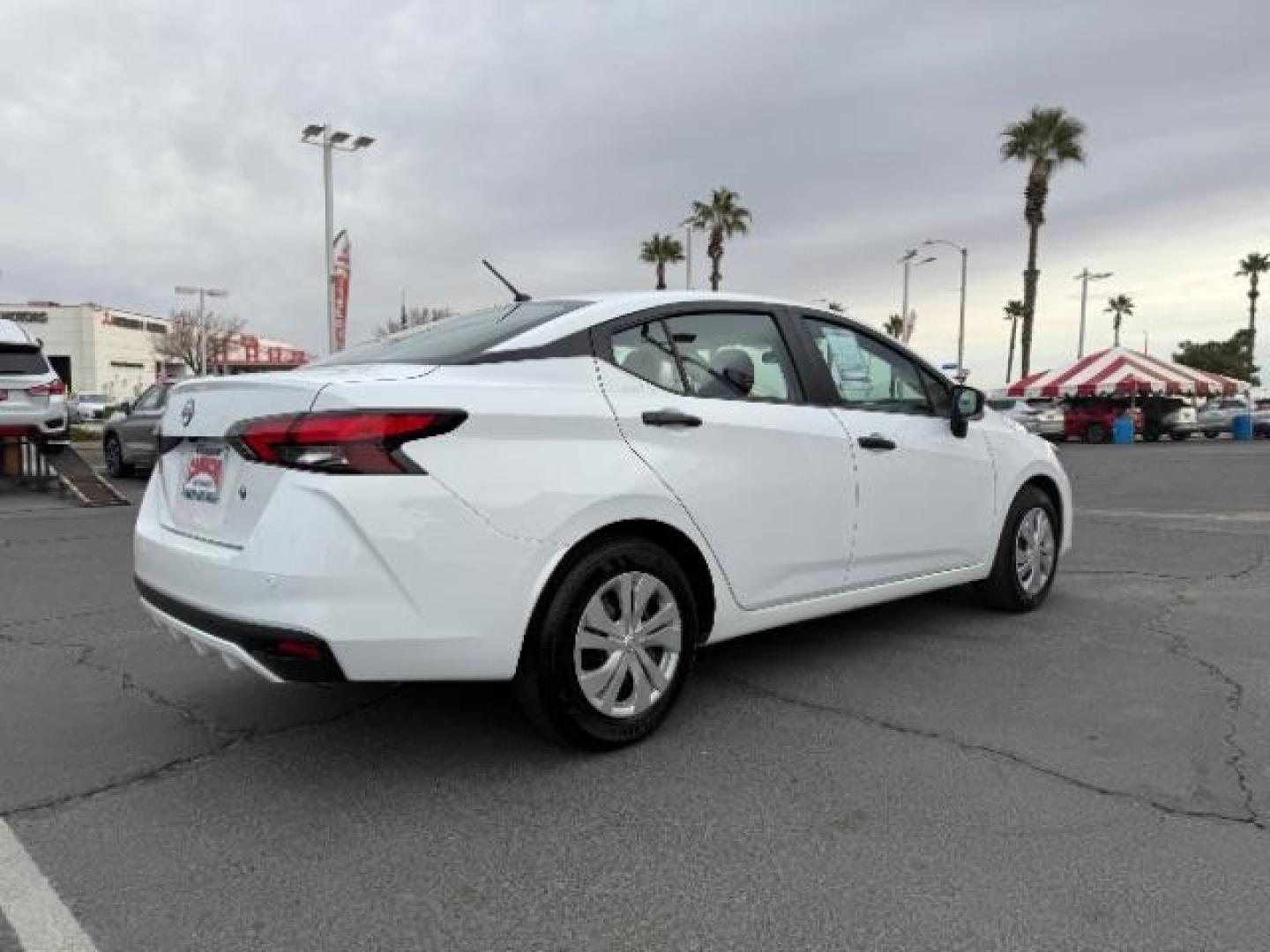 2024 WHITE Nissan Versa (3N1CN8DV3RL) with an 4-Cyl 1.6 Liter engine, Automatic CVT transmission, located at 412 Auto Vista Drive, Palmdale, 93551, (661) 945-0620, 34.592636, -118.136681 - Photo#7