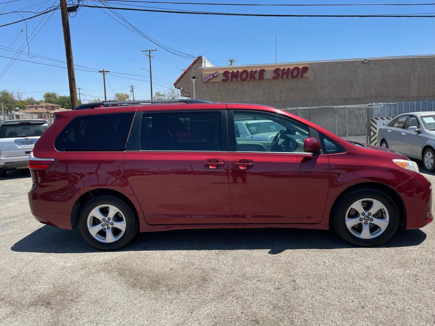 2018 Toyota Sienna LE 8-Passenger (5TDKZ3DC9JS) with an 3.5L V6 EFI DOHC 24V engine, 8A transmission, located at 44356 Date Ave., Lancaster, CA, 93534, (661) 945-6555, 34.688919, -118.139374 - Photo#1