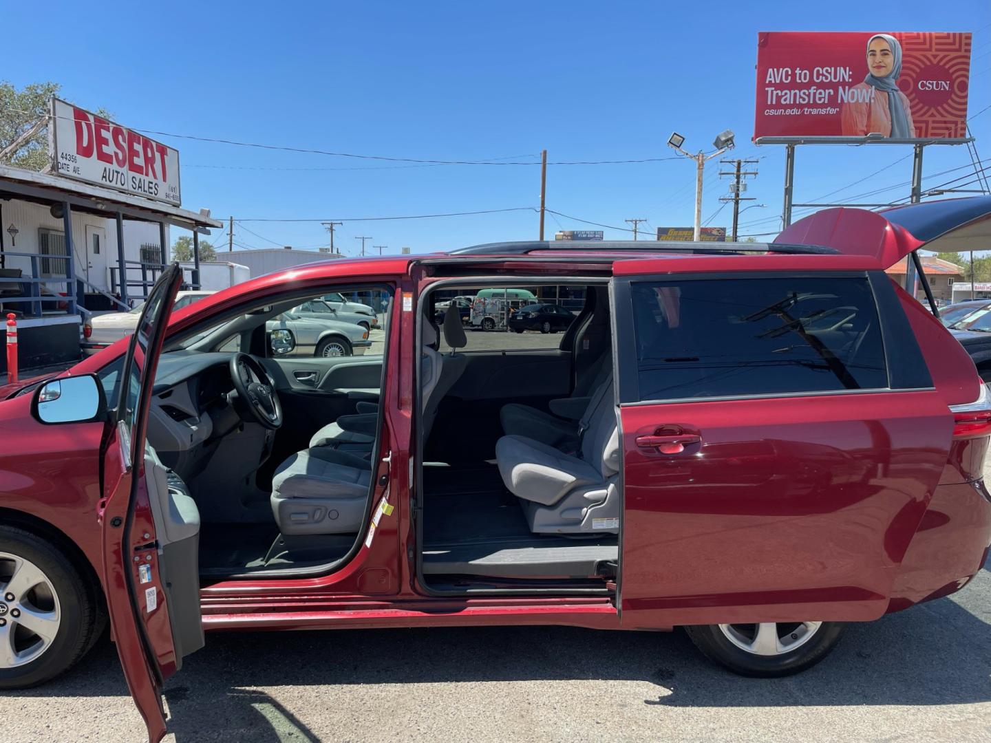 2018 Toyota Sienna LE 8-Passenger (5TDKZ3DC9JS) with an 3.5L V6 EFI DOHC 24V engine, 8A transmission, located at 44356 Date Ave., Lancaster, CA, 93534, (661) 945-6555, 34.688919, -118.139374 - Photo#4